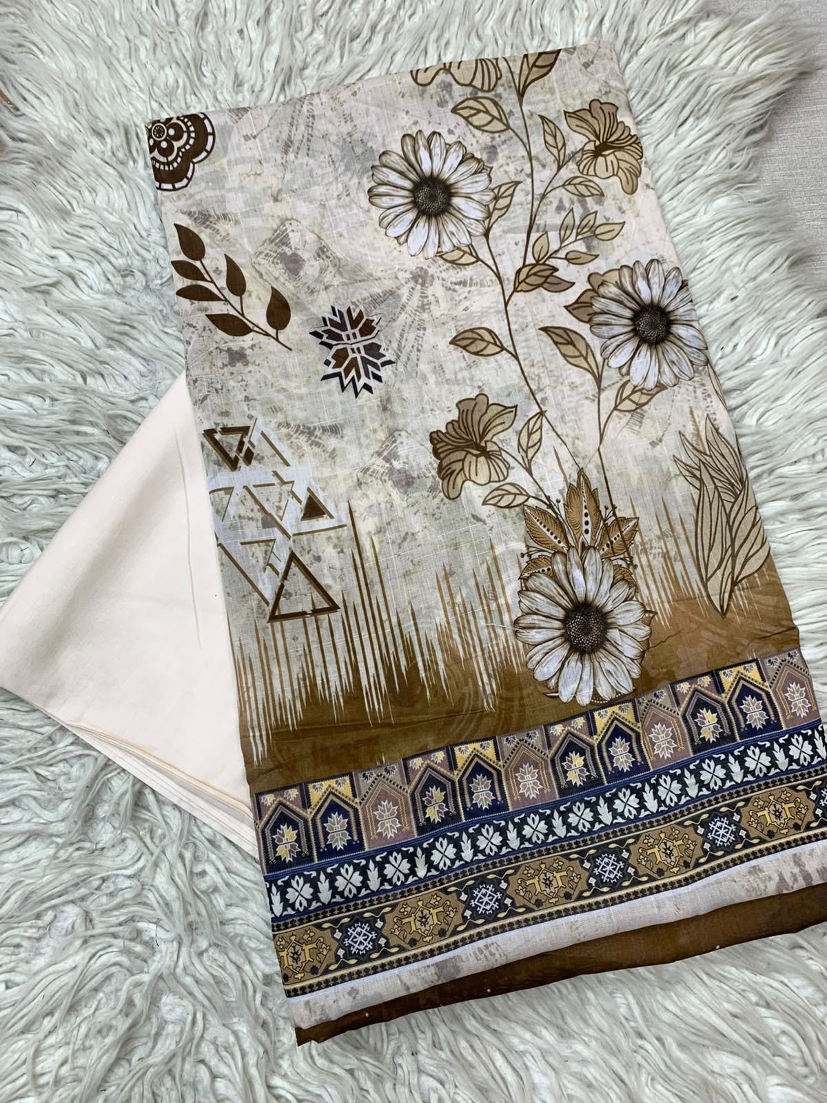 2Pc Printed Lawn Unstitched Suit 550