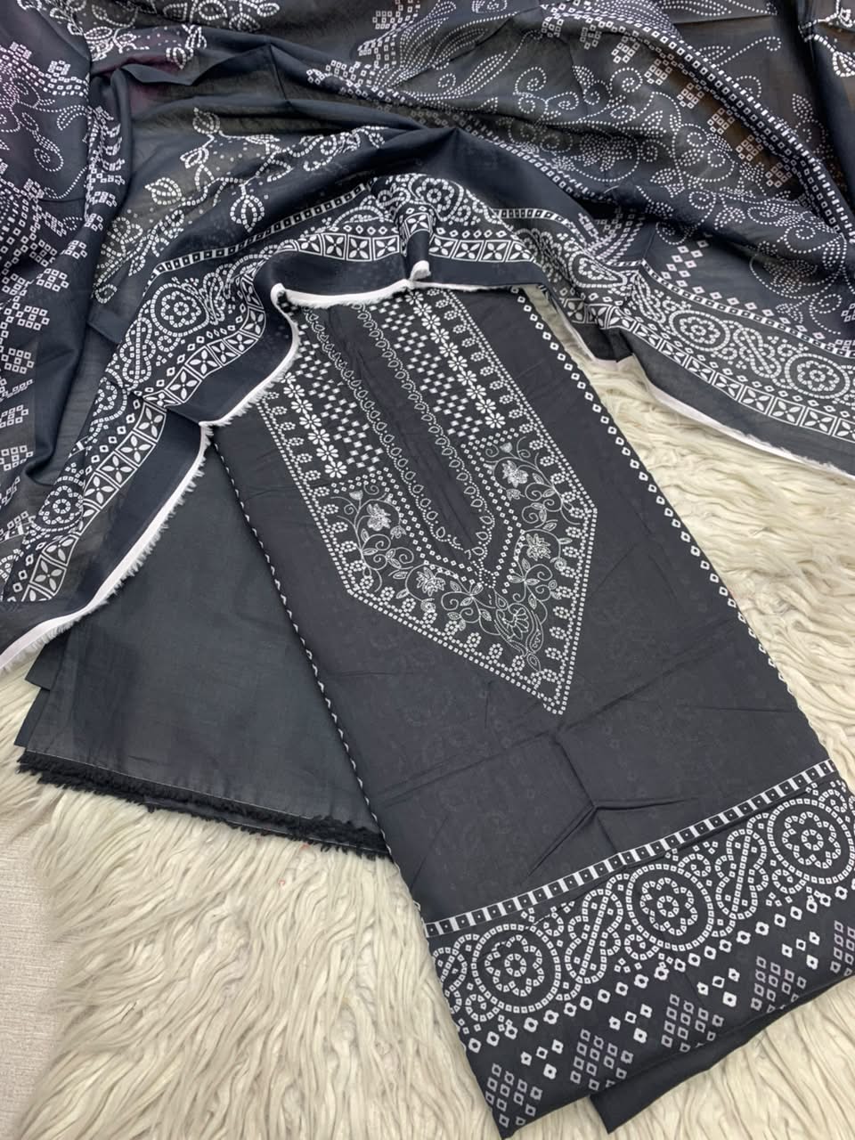 90/88 3Pc Firdous Lawn  Unstiched Suit 0032