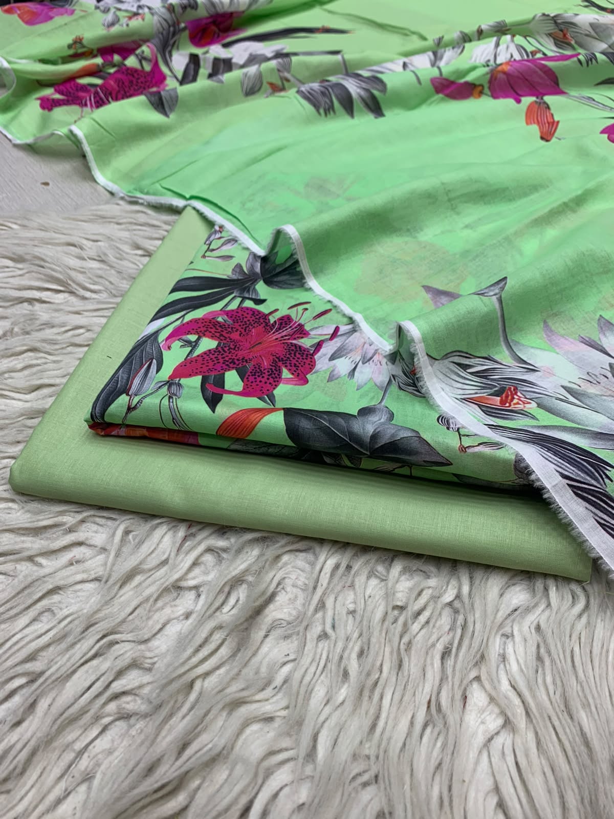 90x88 3Pc Premium Lawn Suit Vol-0020
