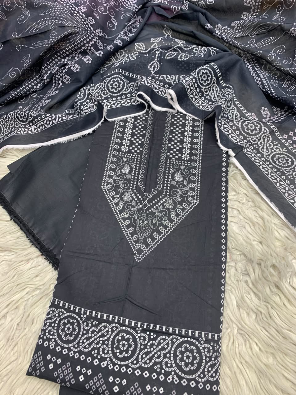 90/88 3Pc Firdous Lawn  Unstiched Suit 0032
