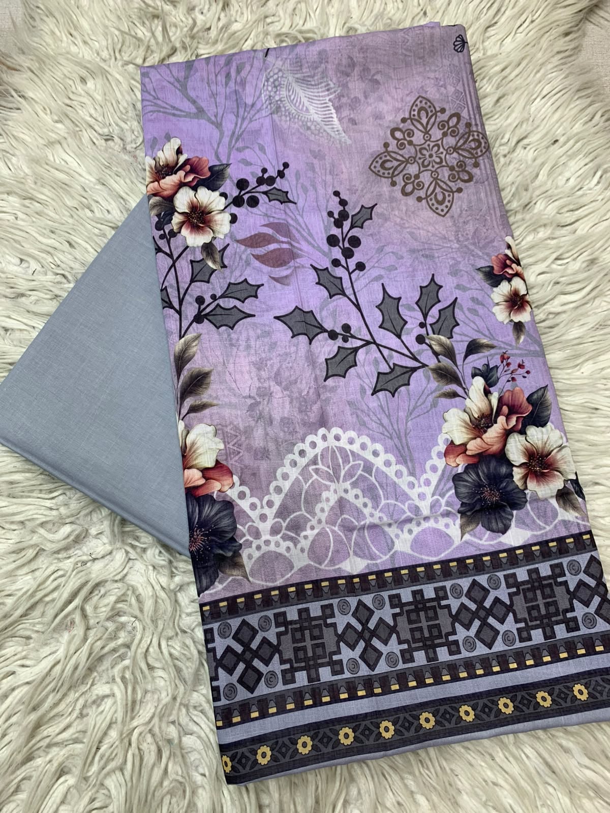 2Pc Printed Lawn Unstitched Suit 550