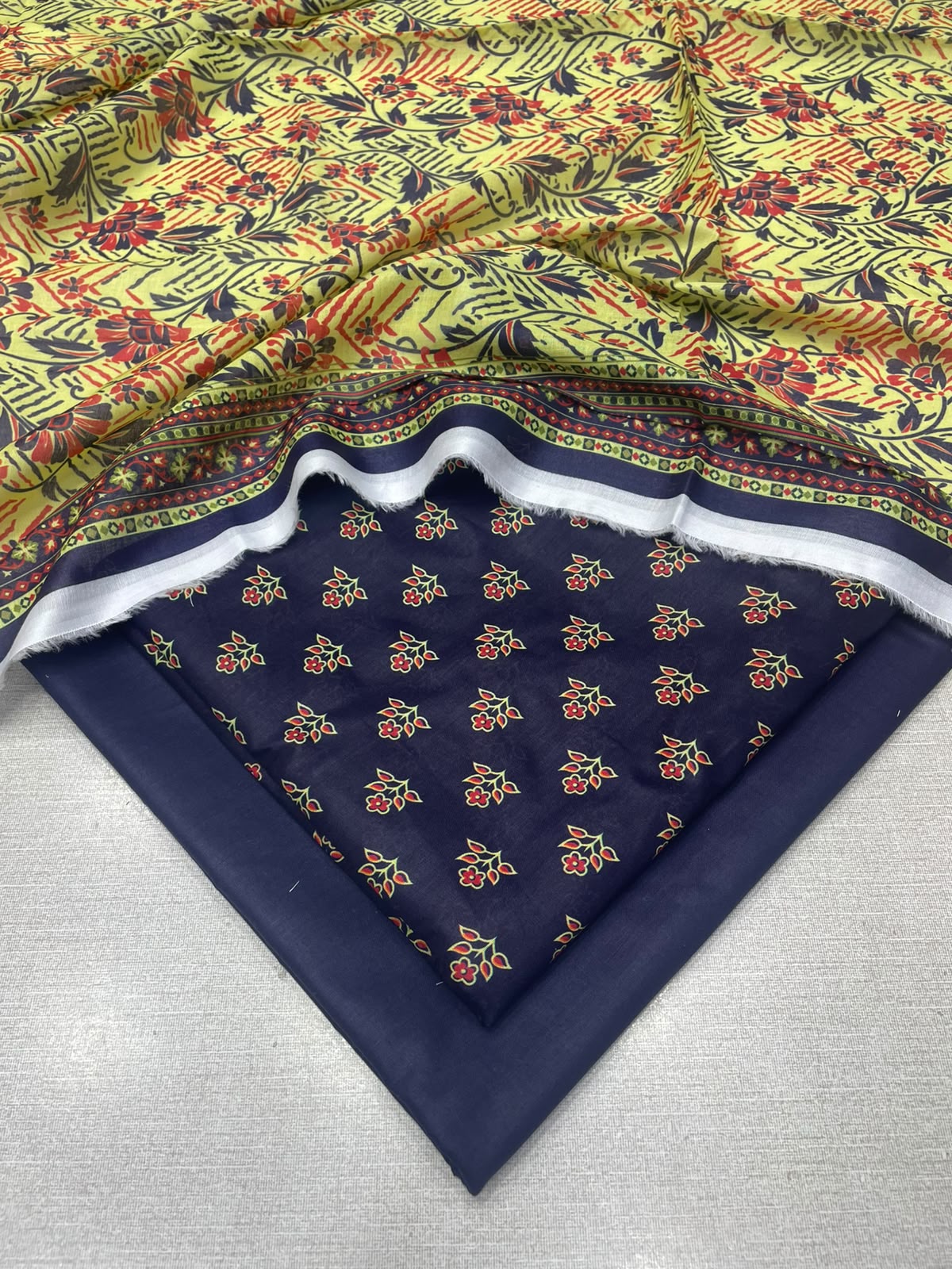 3Pc Gul Ahmad Lawn Unstitched Suit 0226
