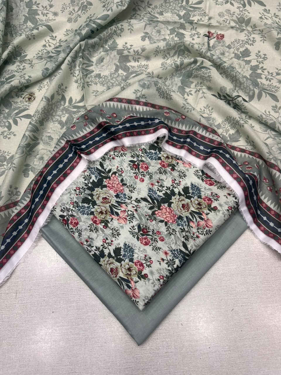 3Pc Lawn Digital Printed Unstitched Suit 0226