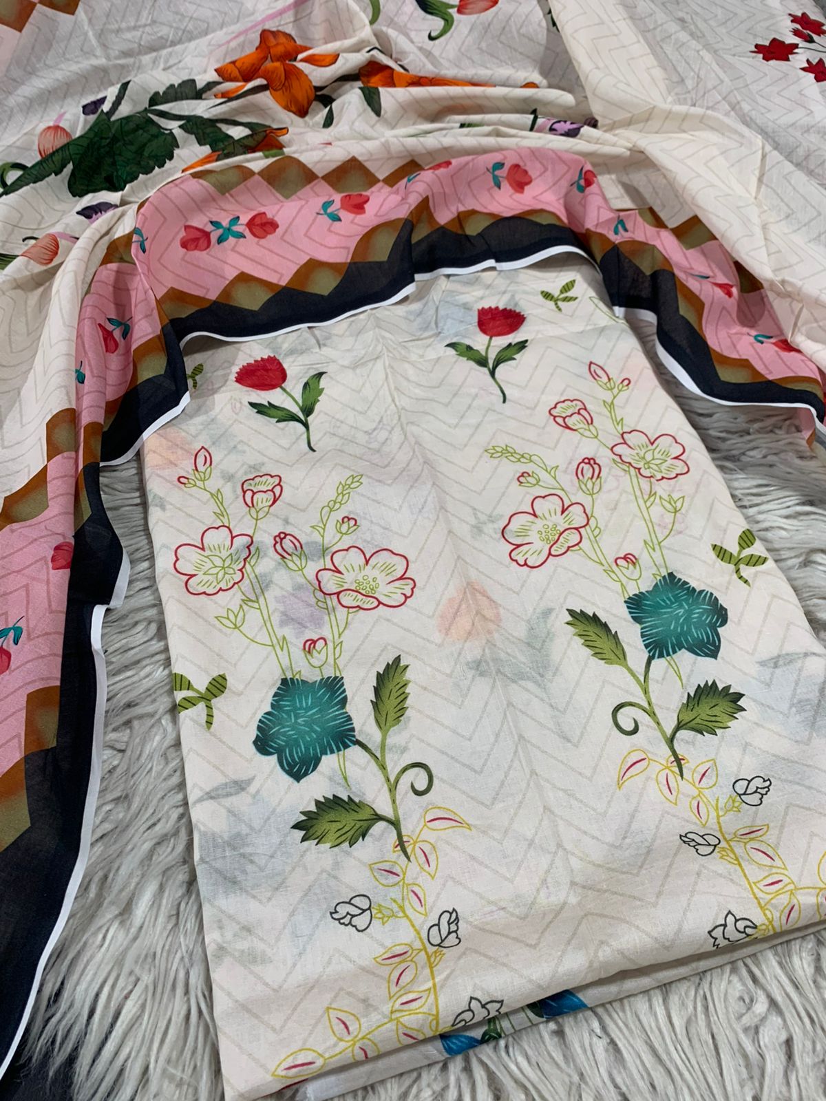 2Pc Lawn Kameez & Dupatta Suit 3231