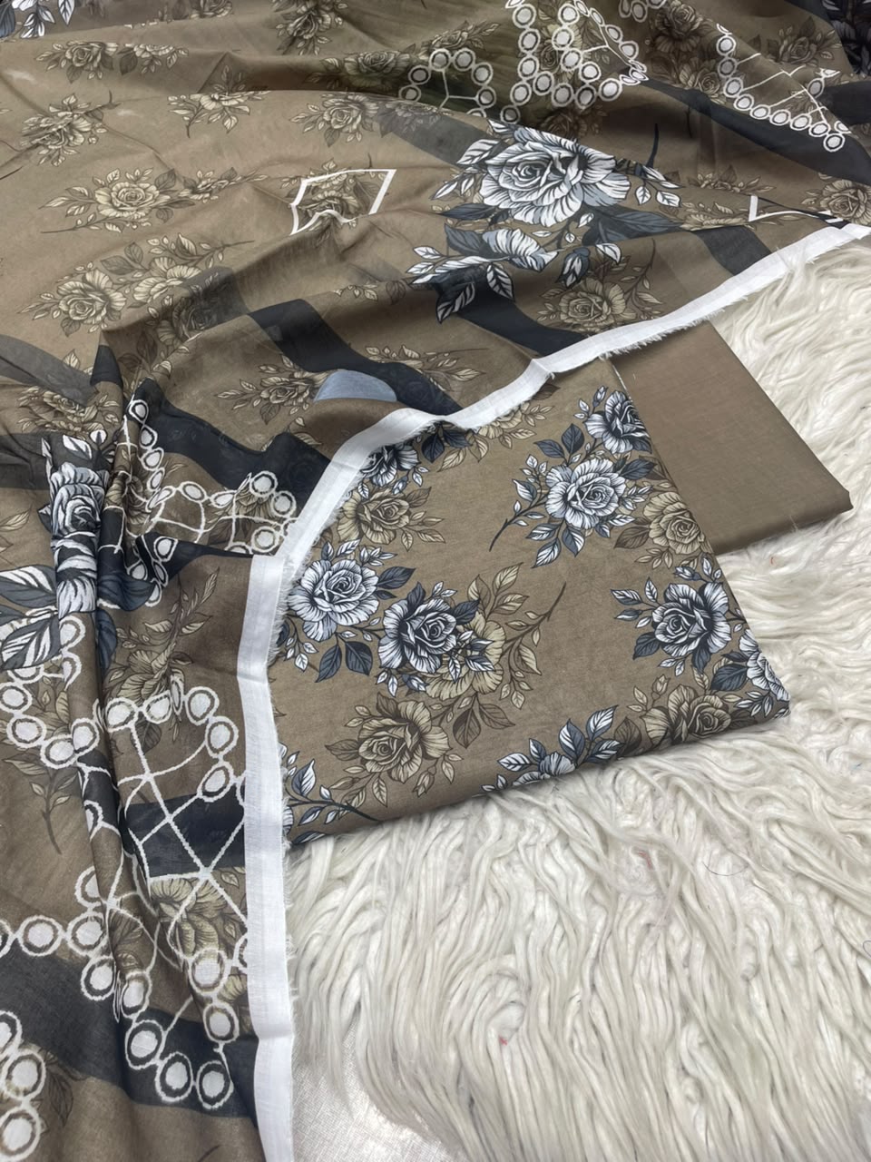 3Pc Lawn Digital Printed Unstitched Suit 15