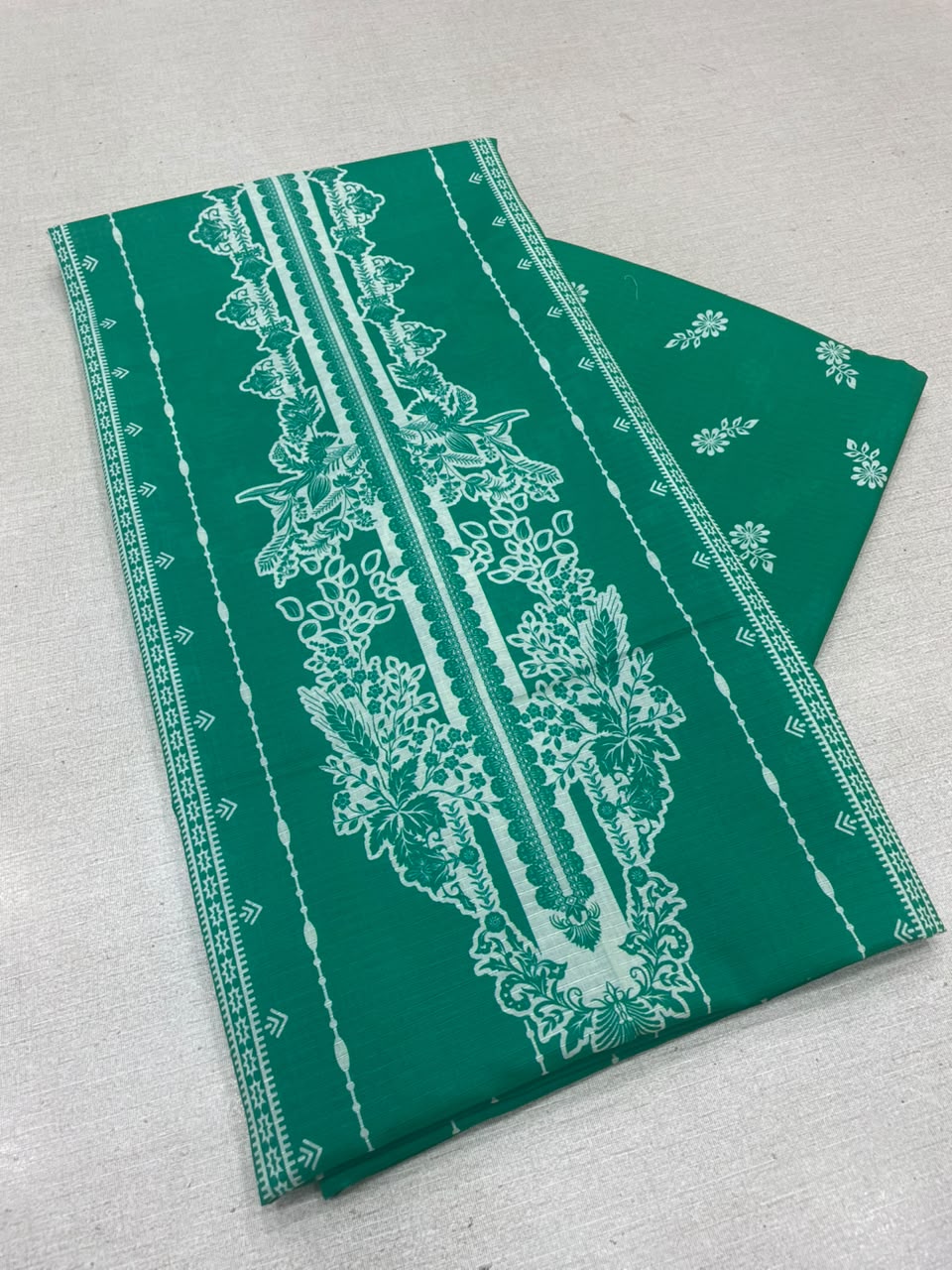 2Pc Bana Doria Lawn Kameez & Trouser 579