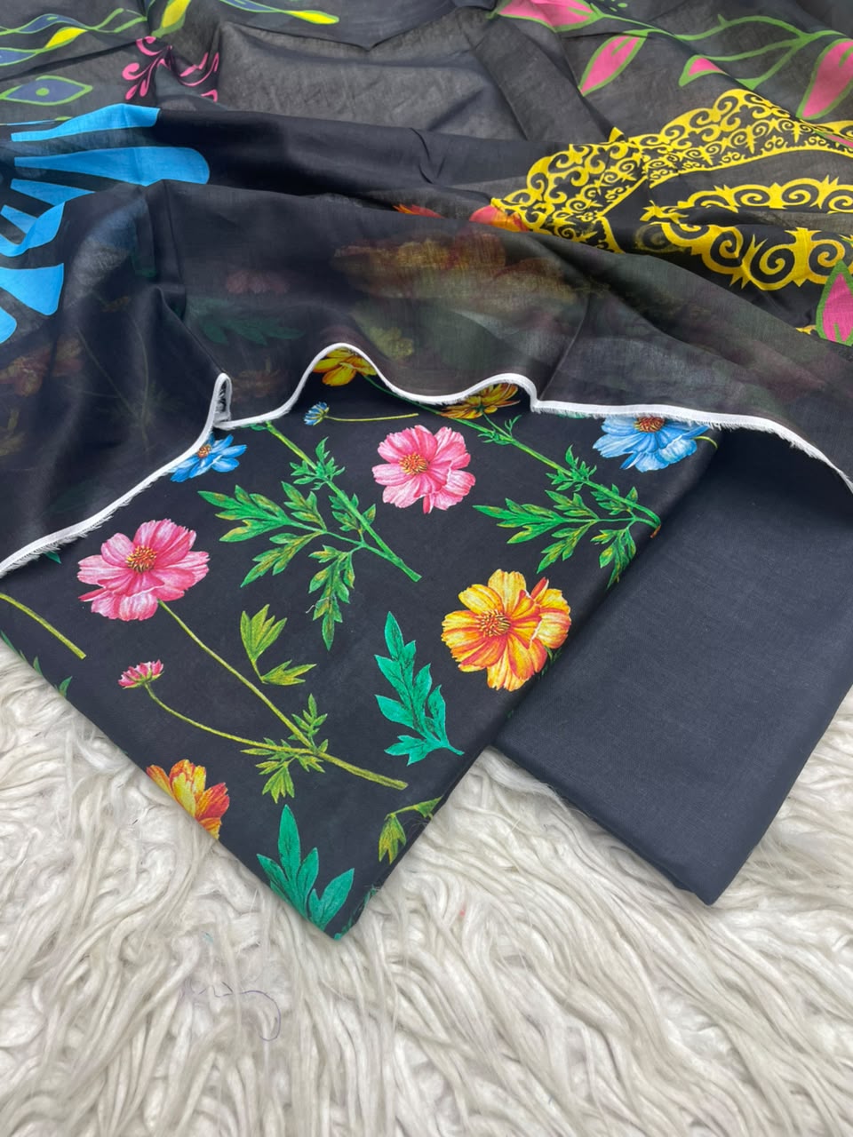 3Pc Lawn Digital Printed Unstitched Suit 15