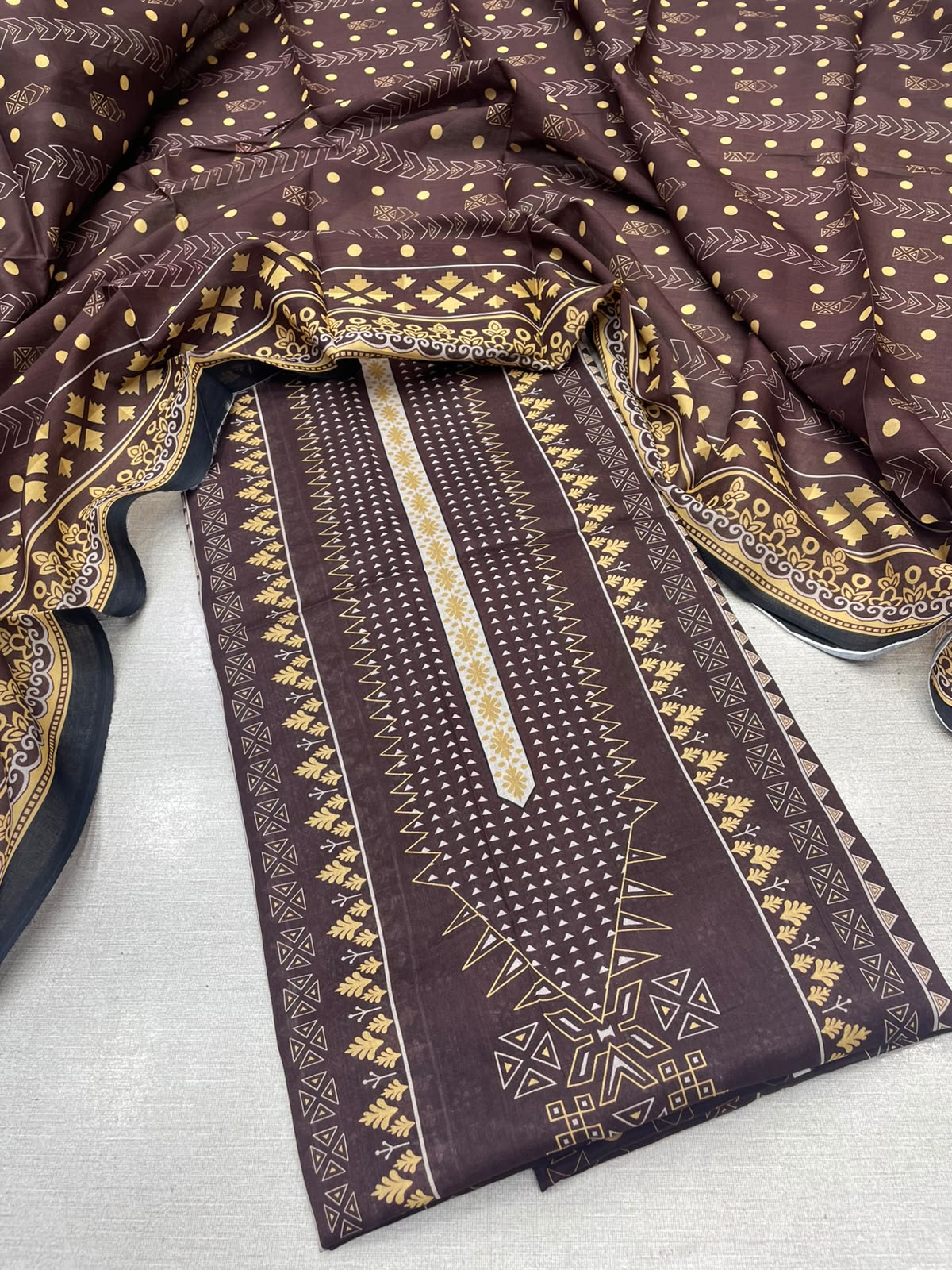 2Pc Lawn Kameez & Dupatta Unstitched Suit 2010