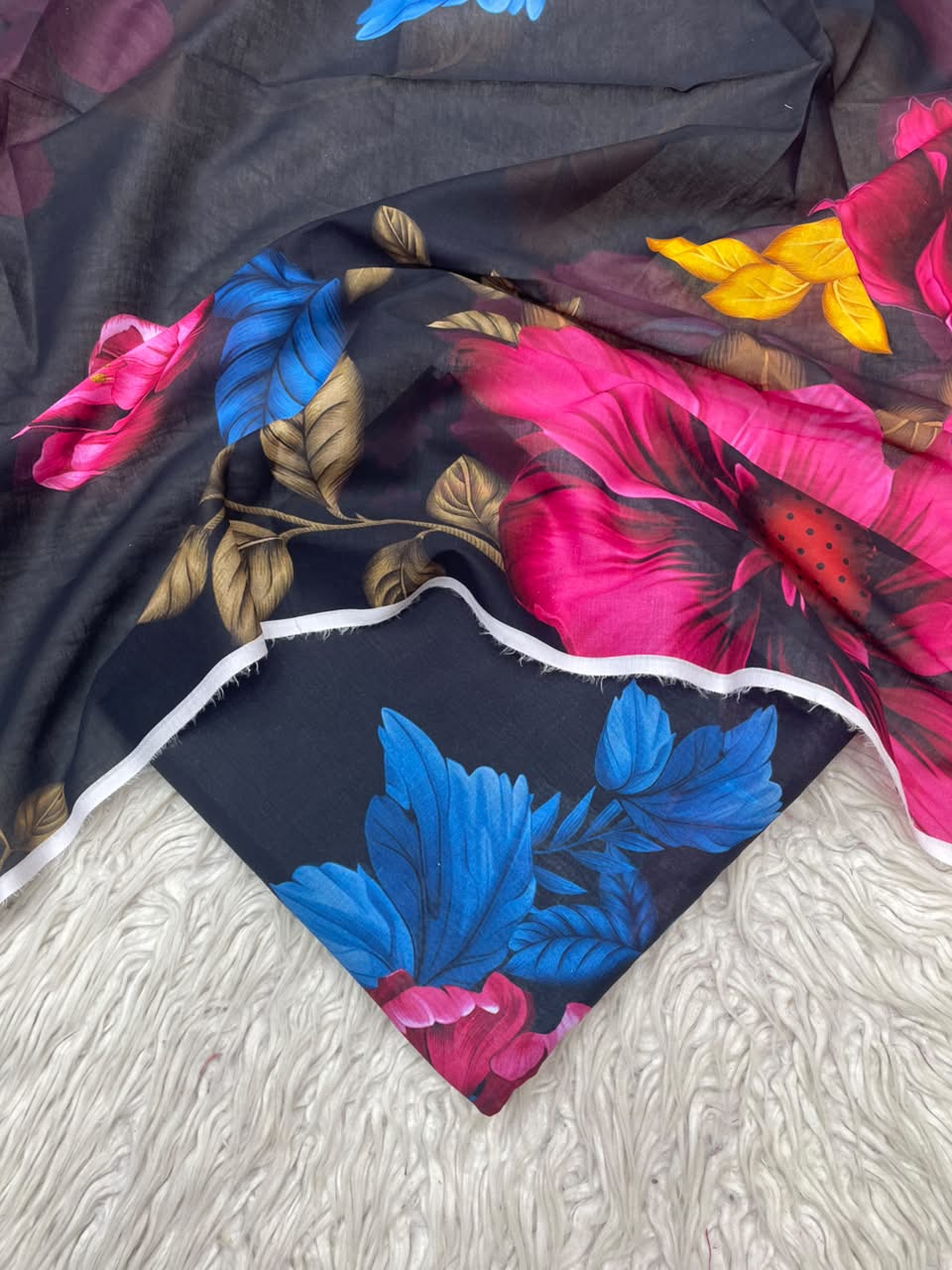 3Pc Same Printed Lawn Suit 570