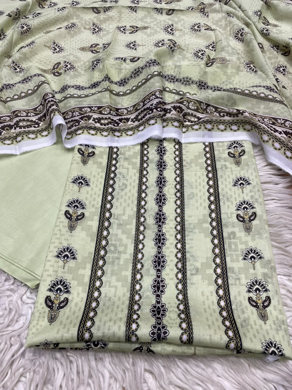 3Pc Sapphire Lawn Digital Printed Unstitched Suit 0200