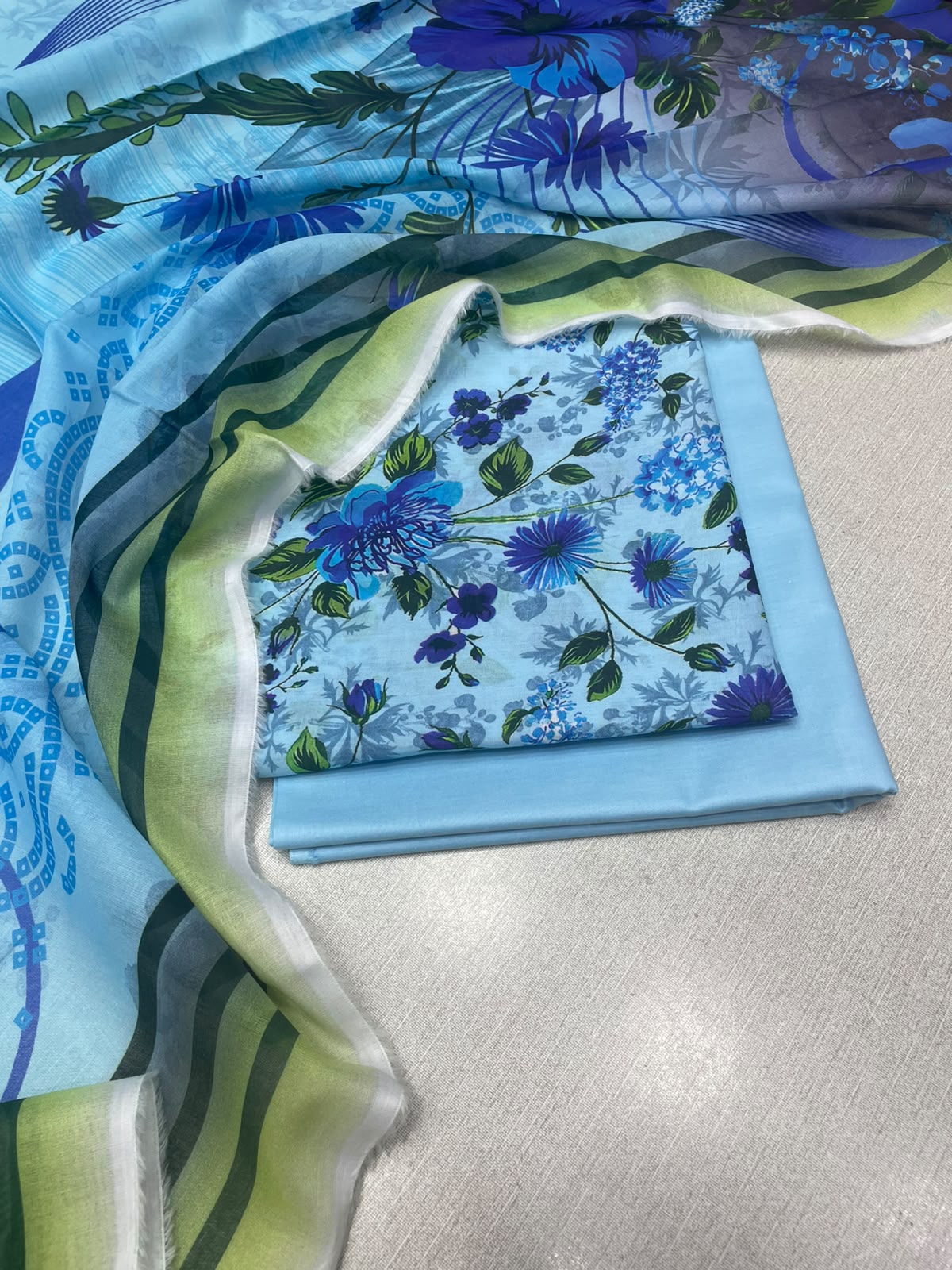 3Pc Gul Ahmad Lawn Unstitched Suit 0226