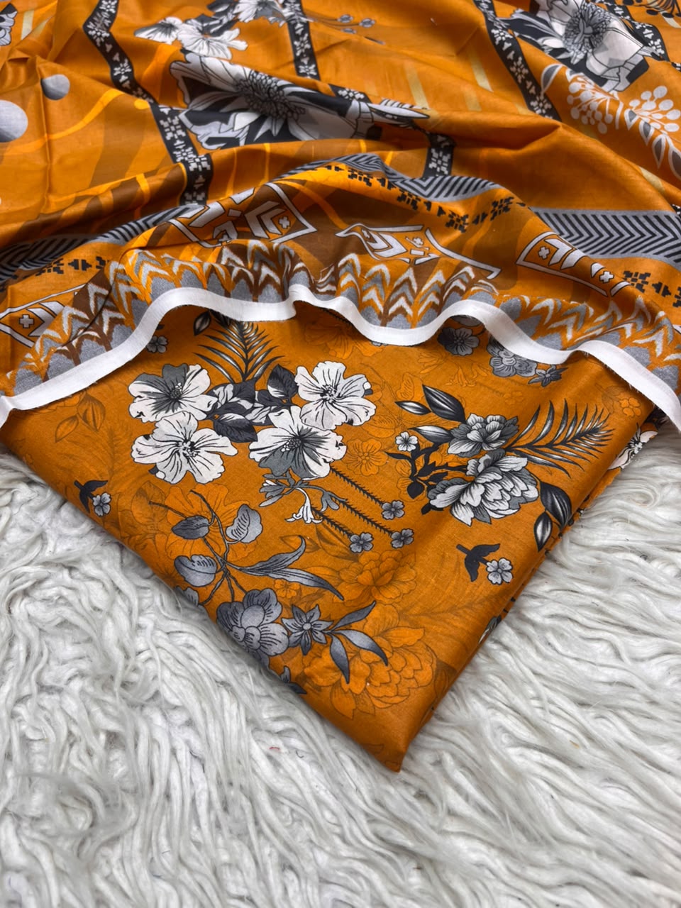 3Pc Same Digital Printed Lawn Suit 15