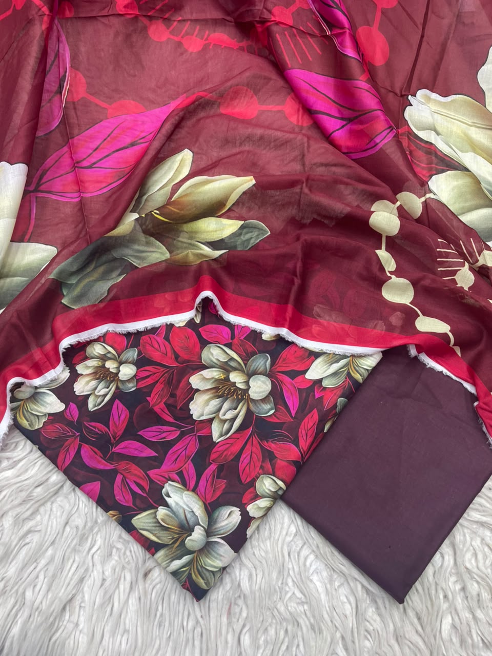 3Pc Lawn Digital Printed Unstitched Suit 15