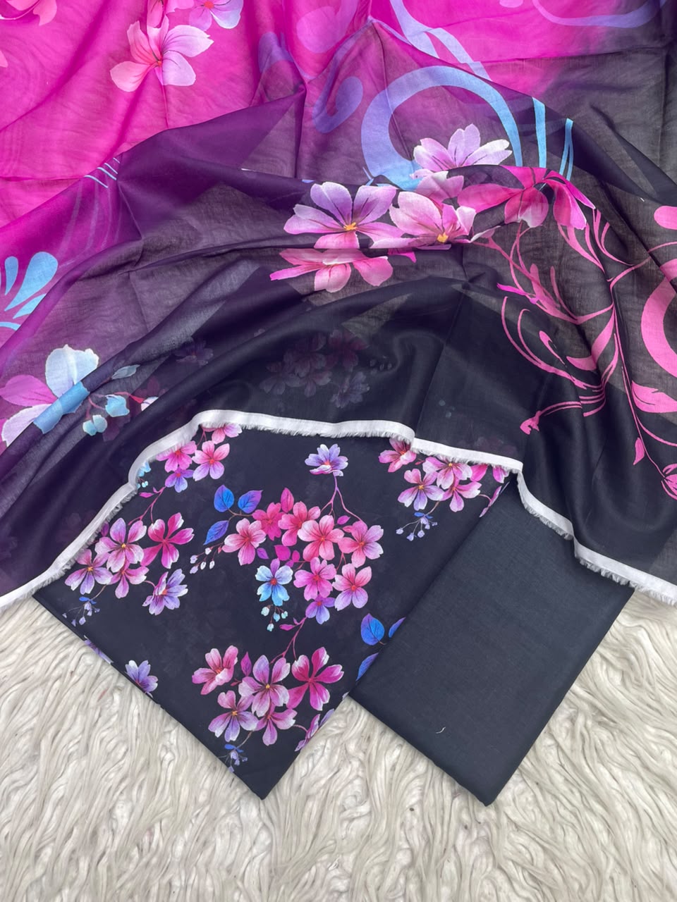 3Pc Lawn Digital Printed Unstitched Suit 15