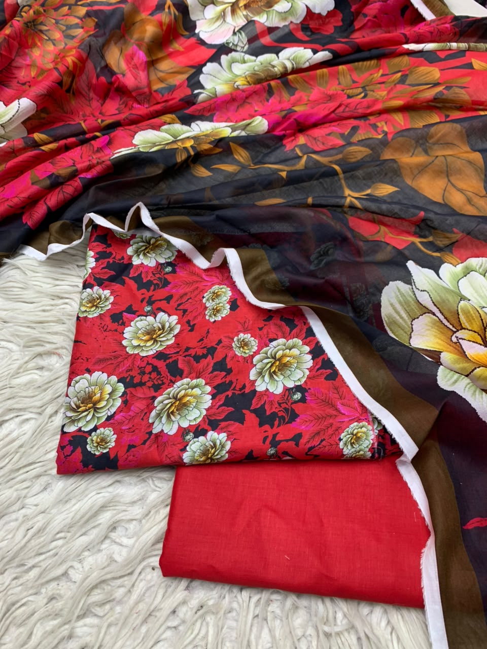 3Pc Lawn Digital Printed Unstitched Suit 15