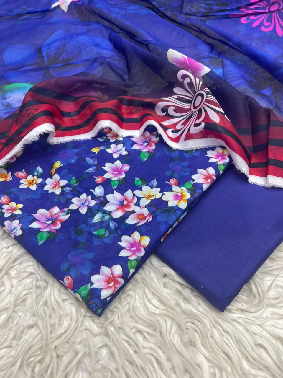 3Pc Lawn Digital Printed Unstitched Suit 15