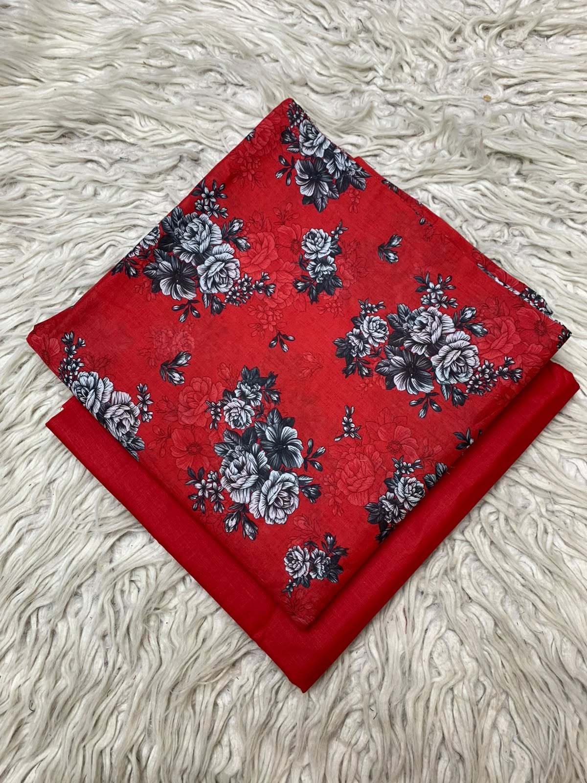 2Pc Printed Lawn Unstitched Suit 15