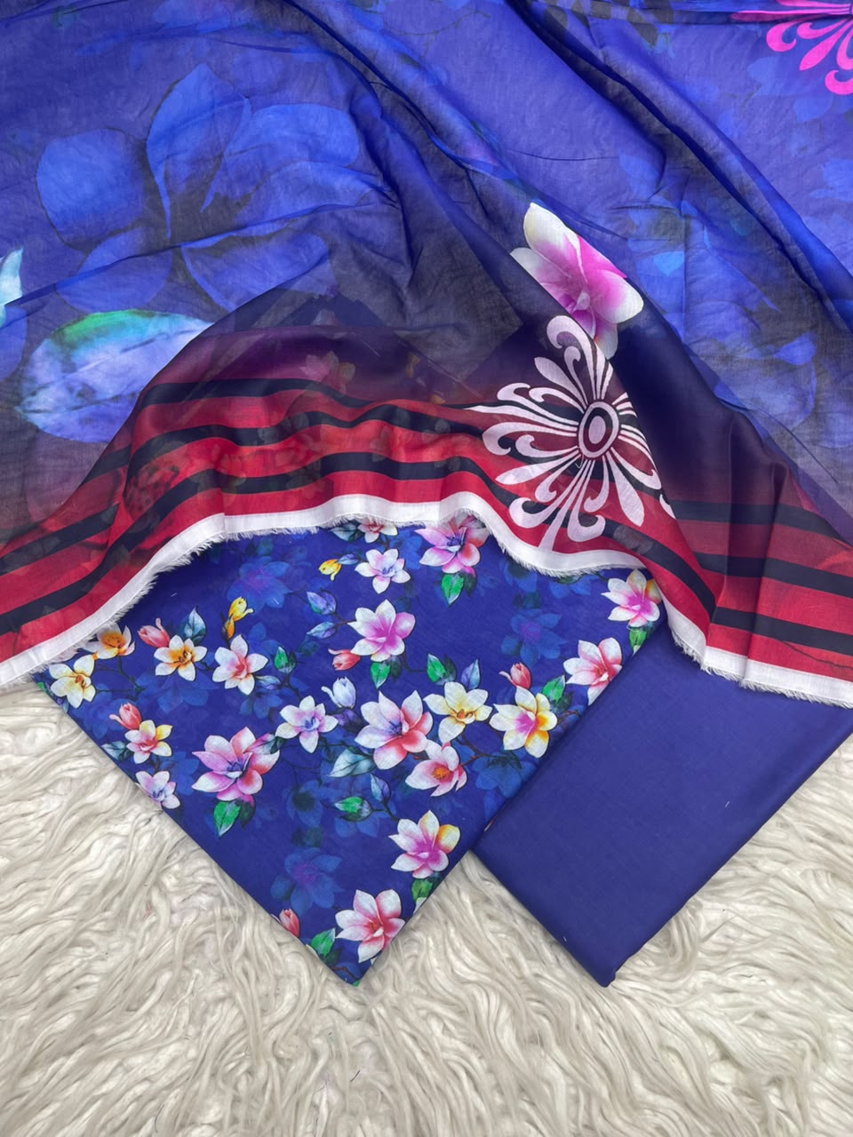 3Pc Lawn Digital Printed Unstitched Suit 15