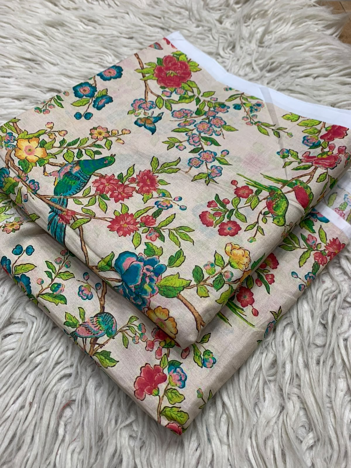 2Pc Lawn Digital Printed Unstitched Suit 25386