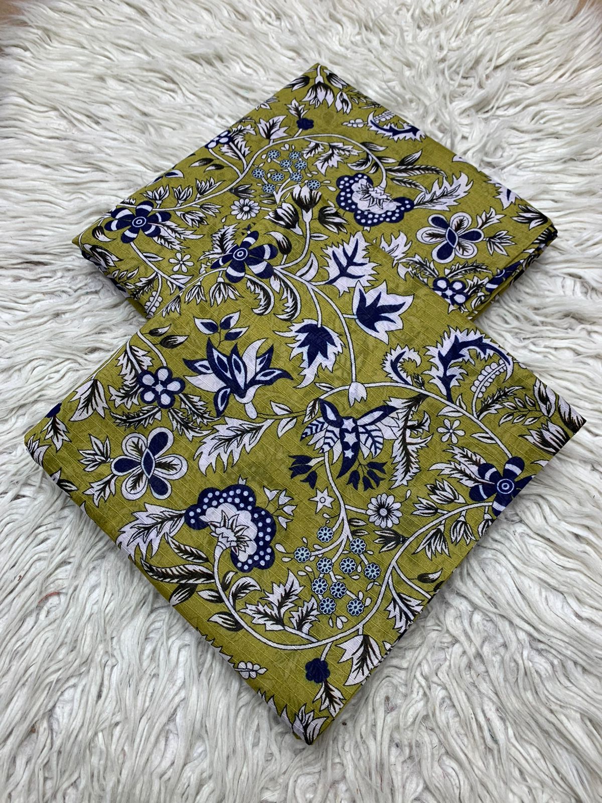 2Pc Gul Ahmad Lawn Bana Dora Suit Vol-0214
