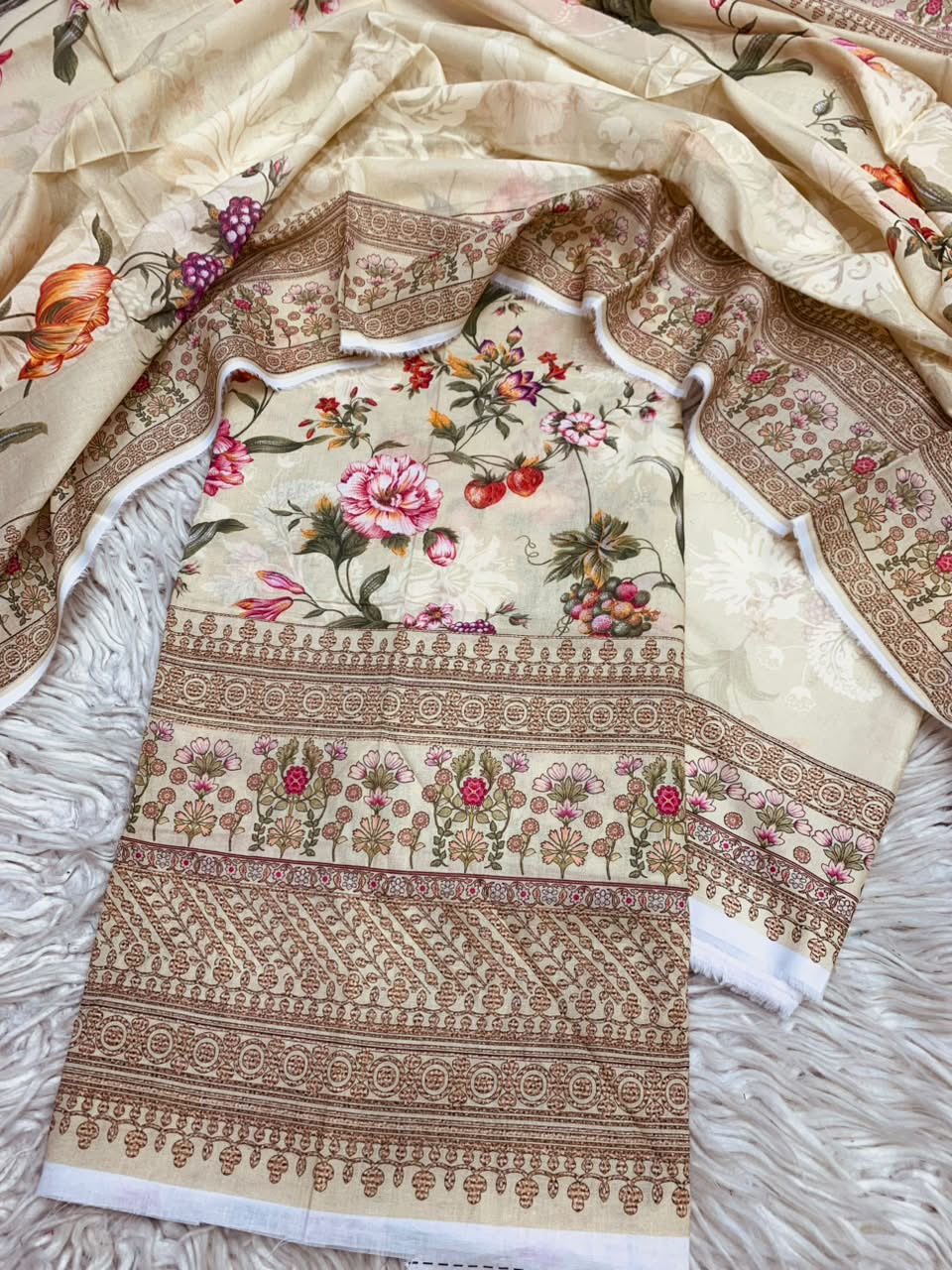 90/88 3Pc Firdous Lawn  Unstiched Suit 0032