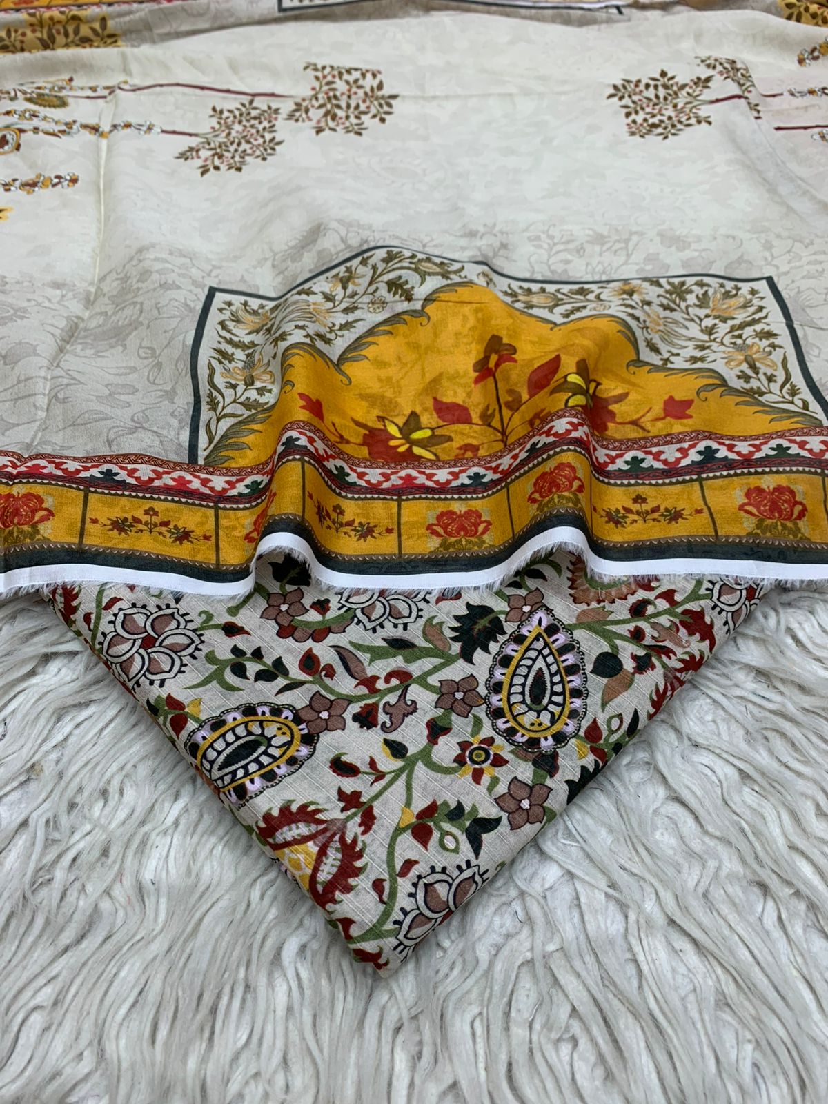 Sapphire 3Pc Bana Dora Lawn Unstitched Suit Vol-0127