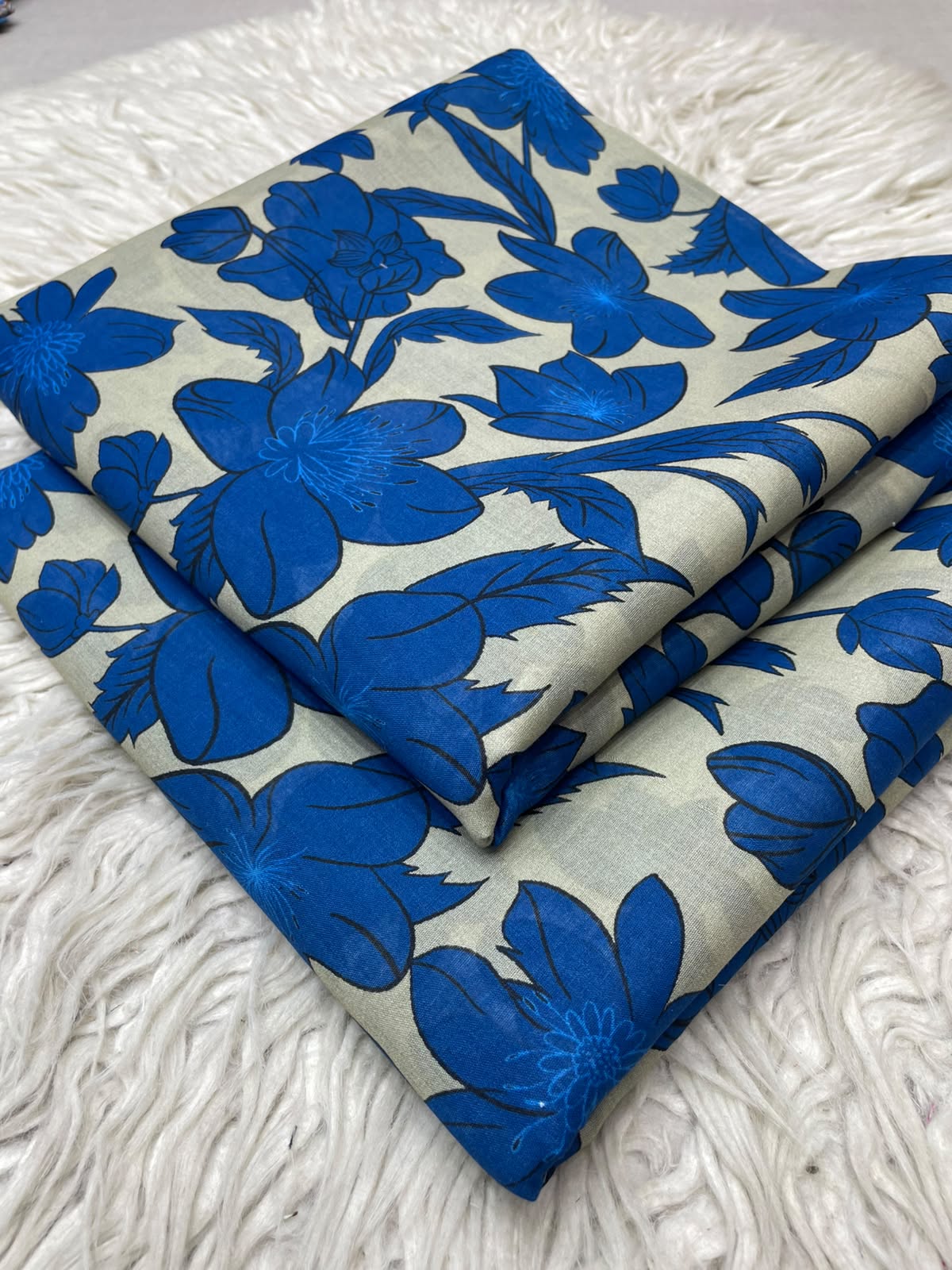 2Pc Al Karam Lawn Printed Suit Vol-558