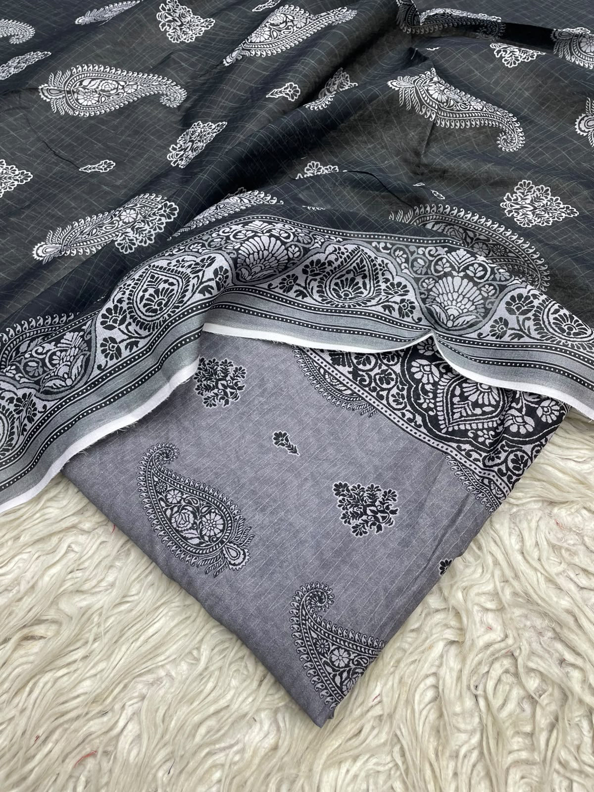 2Pc Printed Lawn Kameez & Dupatta 32