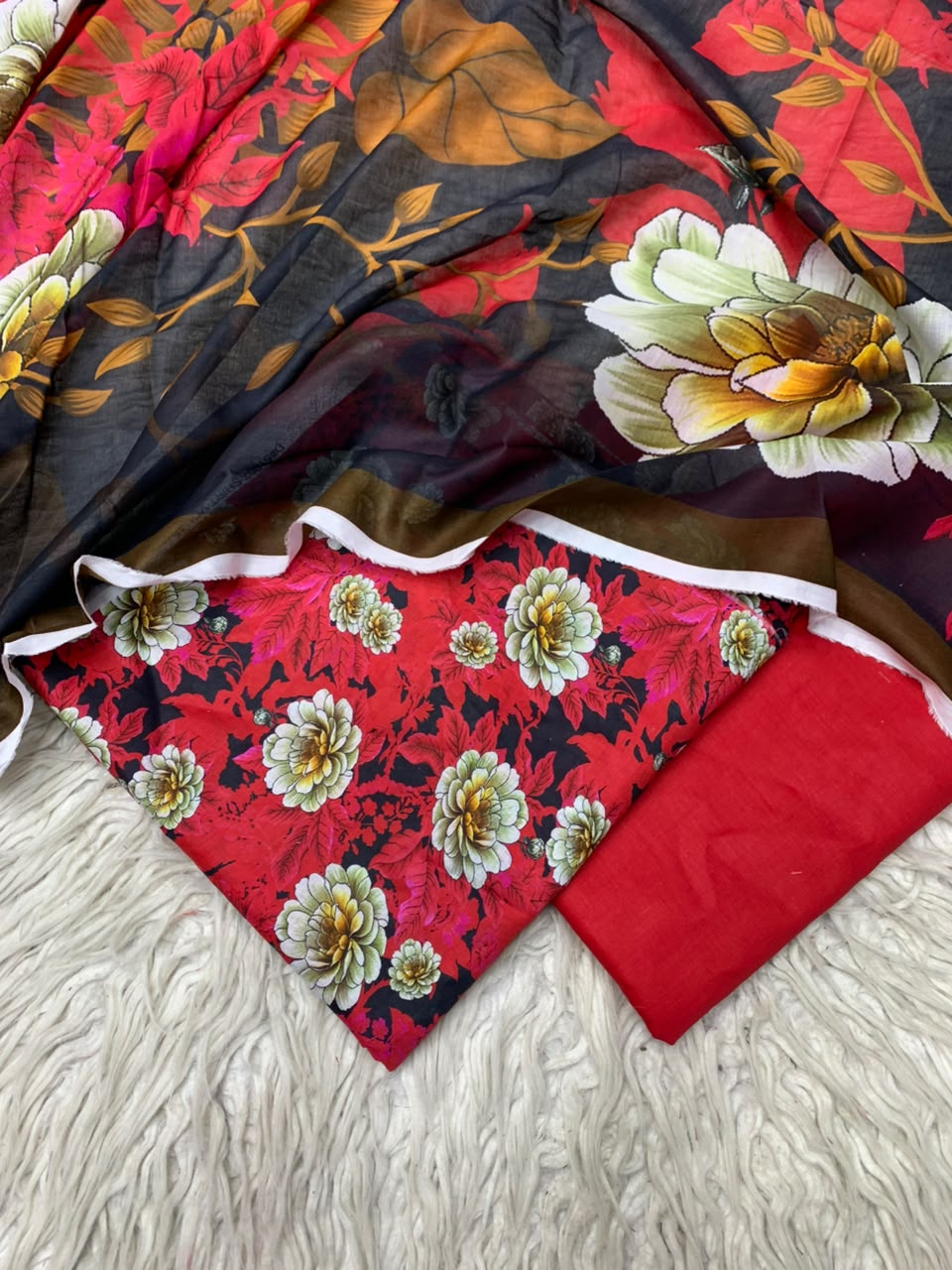 3Pc Lawn Digital Printed Unstitched Suit 15