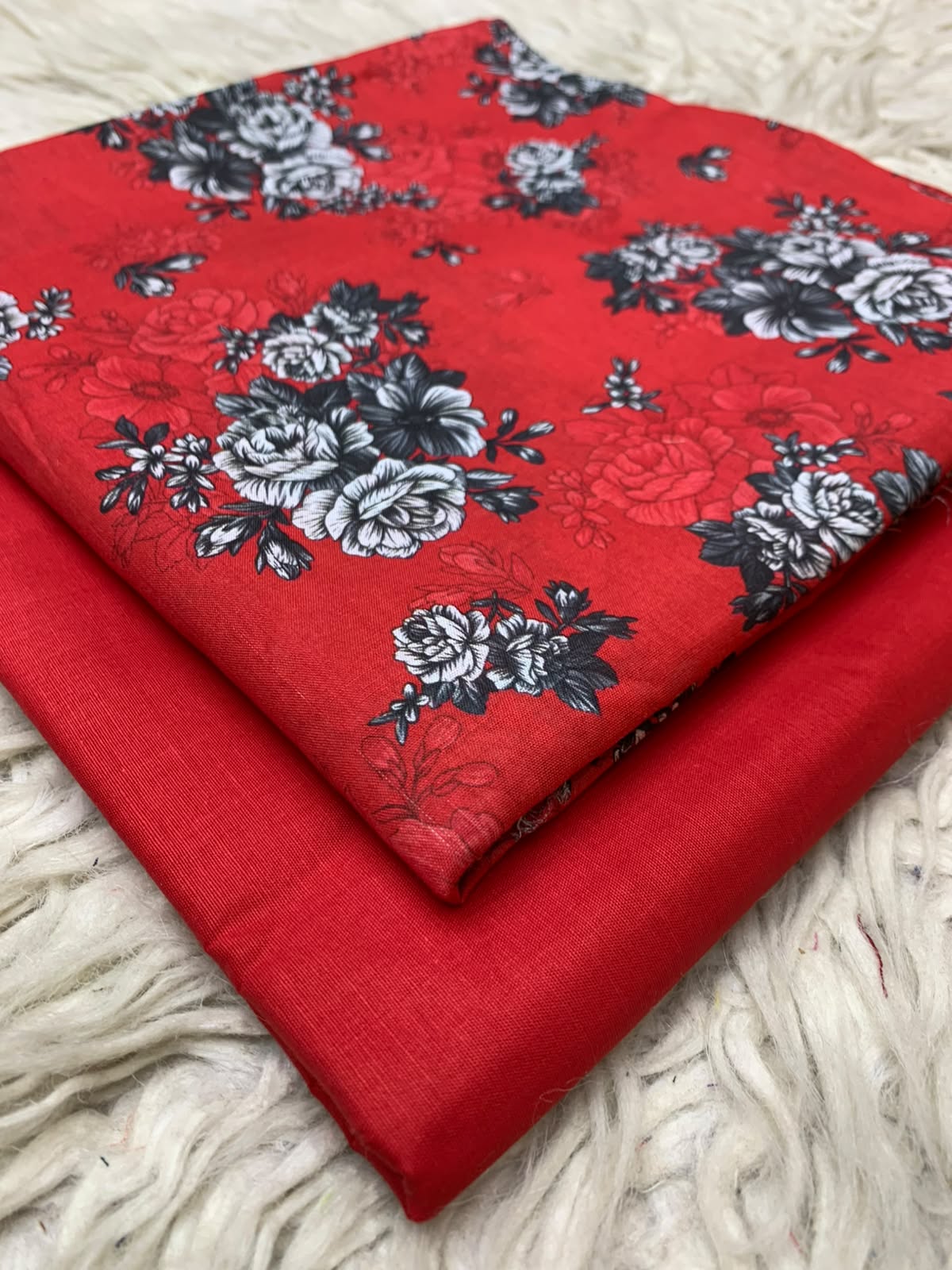 2Pc Printed Lawn Unstitched Suit 15