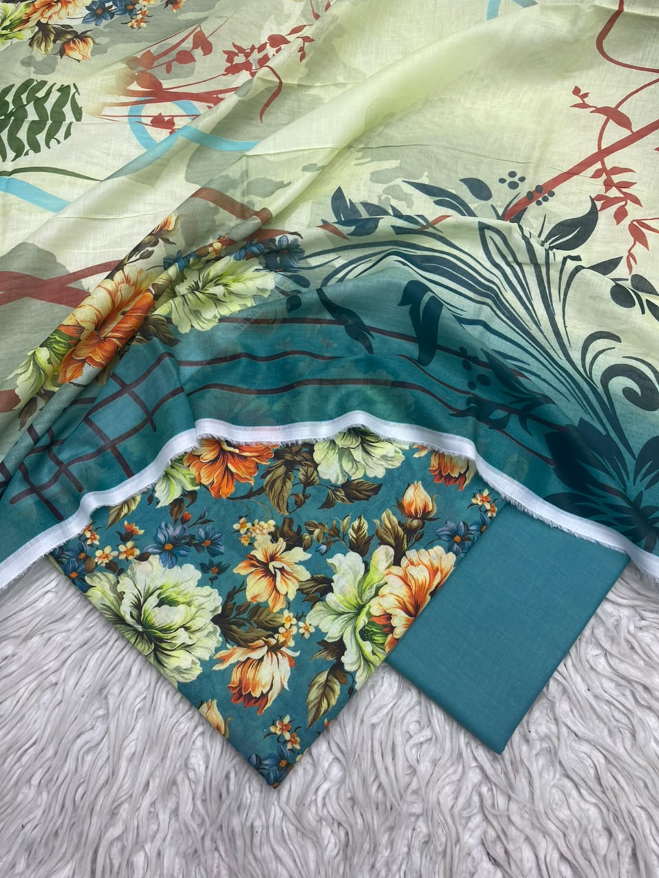 3Pc Lawn Digital Printed Unstitched Suit 15