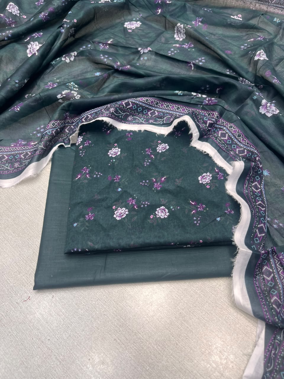 3Pc Lawn Digital Printed Unstitched Suit 15