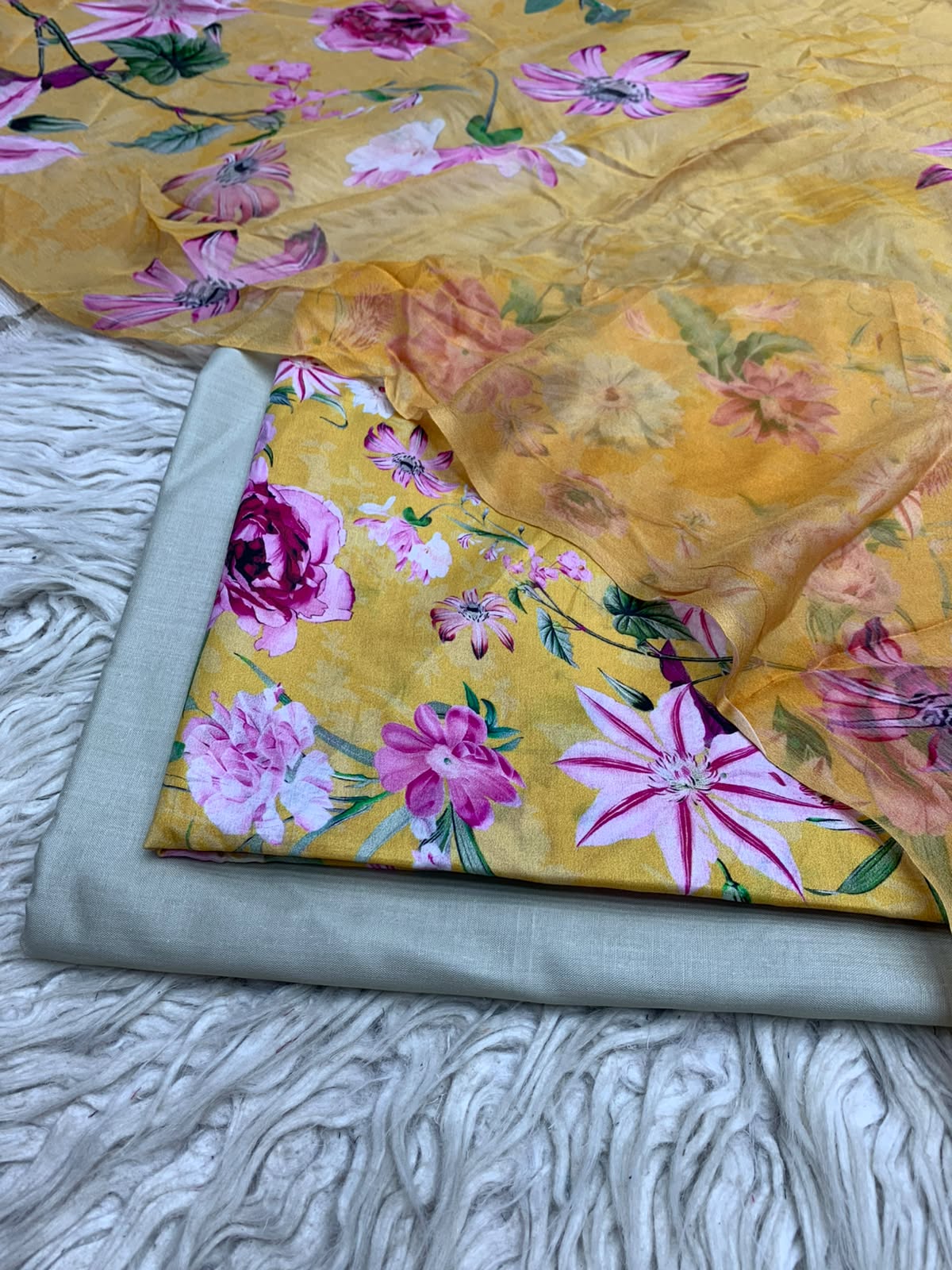 90x88 3Pc Premium Lawn Suit Vol-0020