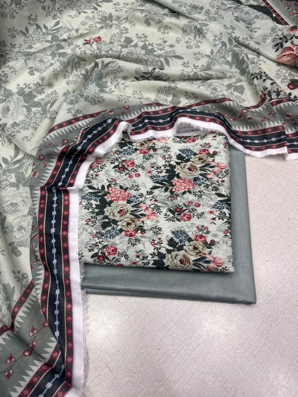3Pc Lawn Digital Printed Unstitched Suit 0226