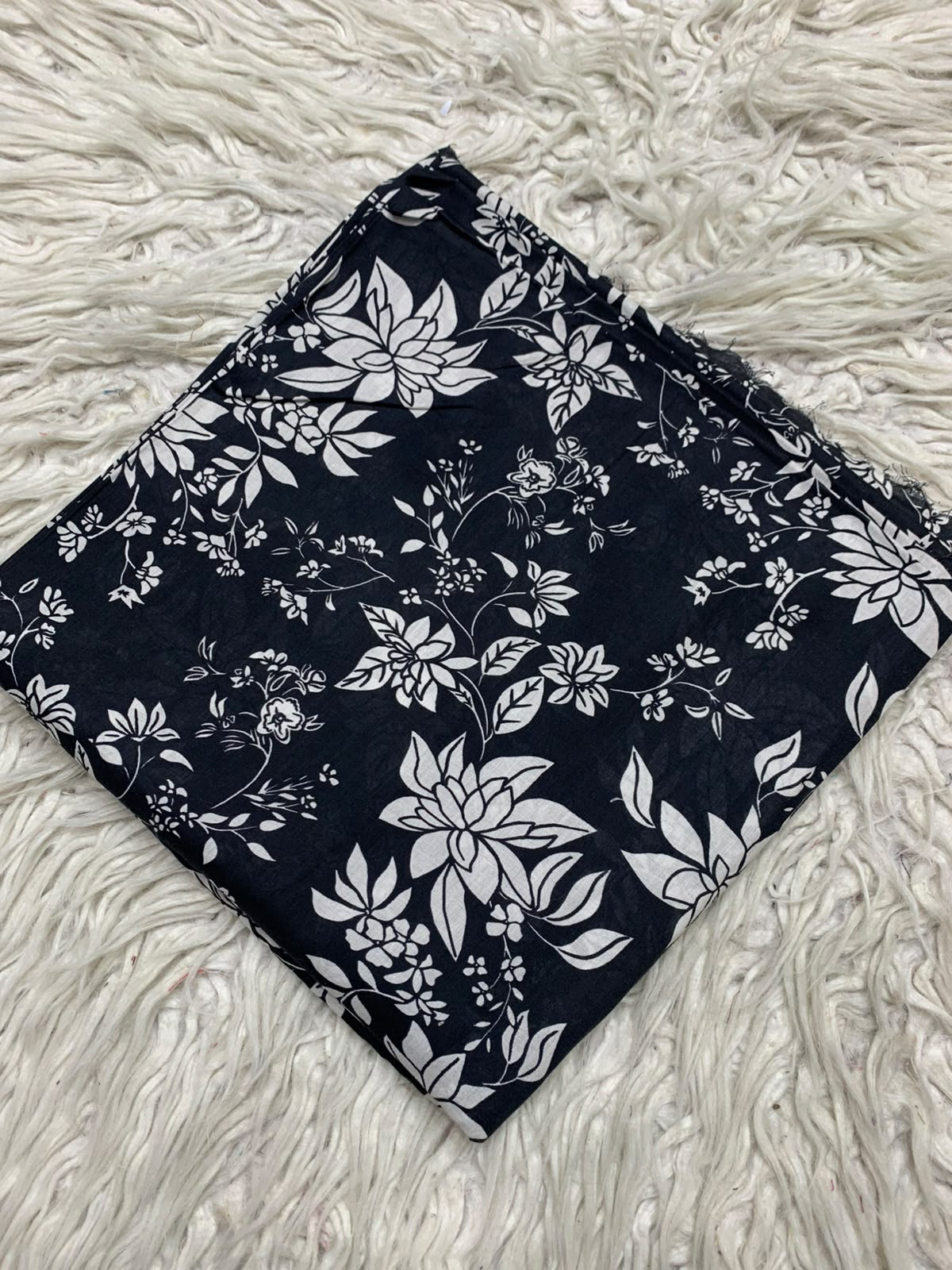 2Pc Lawn Digital Printed Unstitched Suit 694