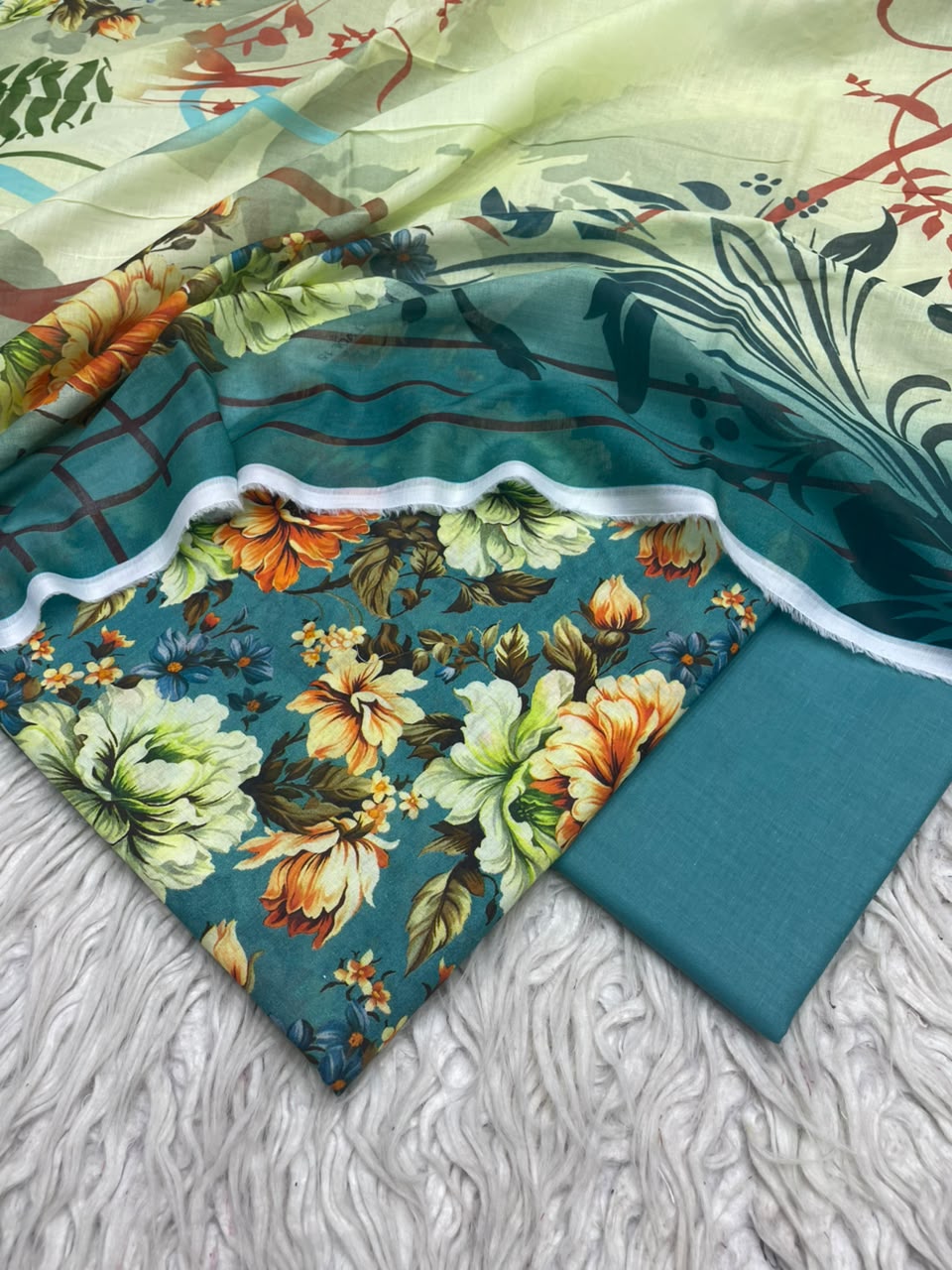 3Pc Lawn Digital Printed Unstitched Suit 15