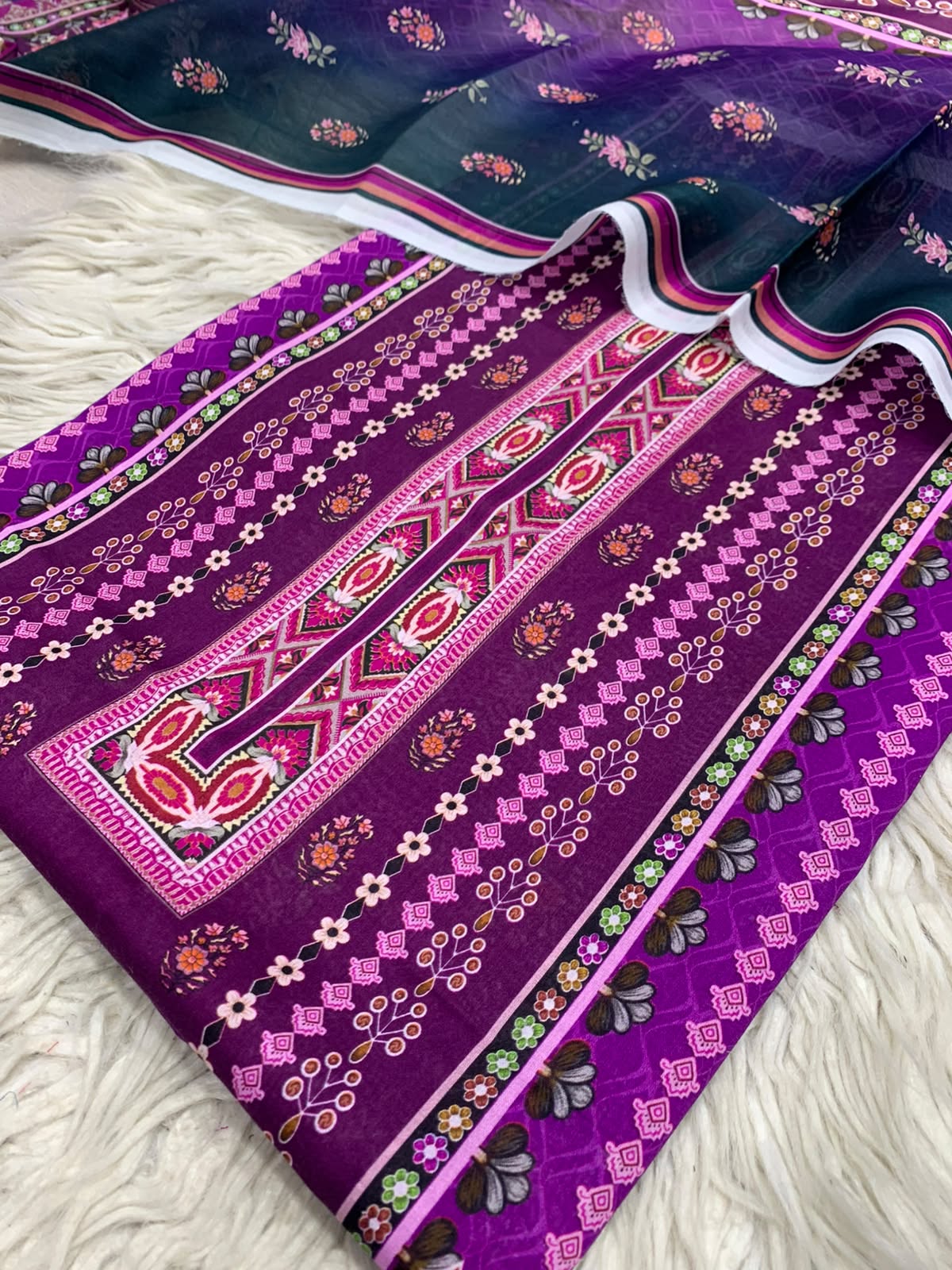 2Pc Printed Lawn Kameez & Dupatta 68