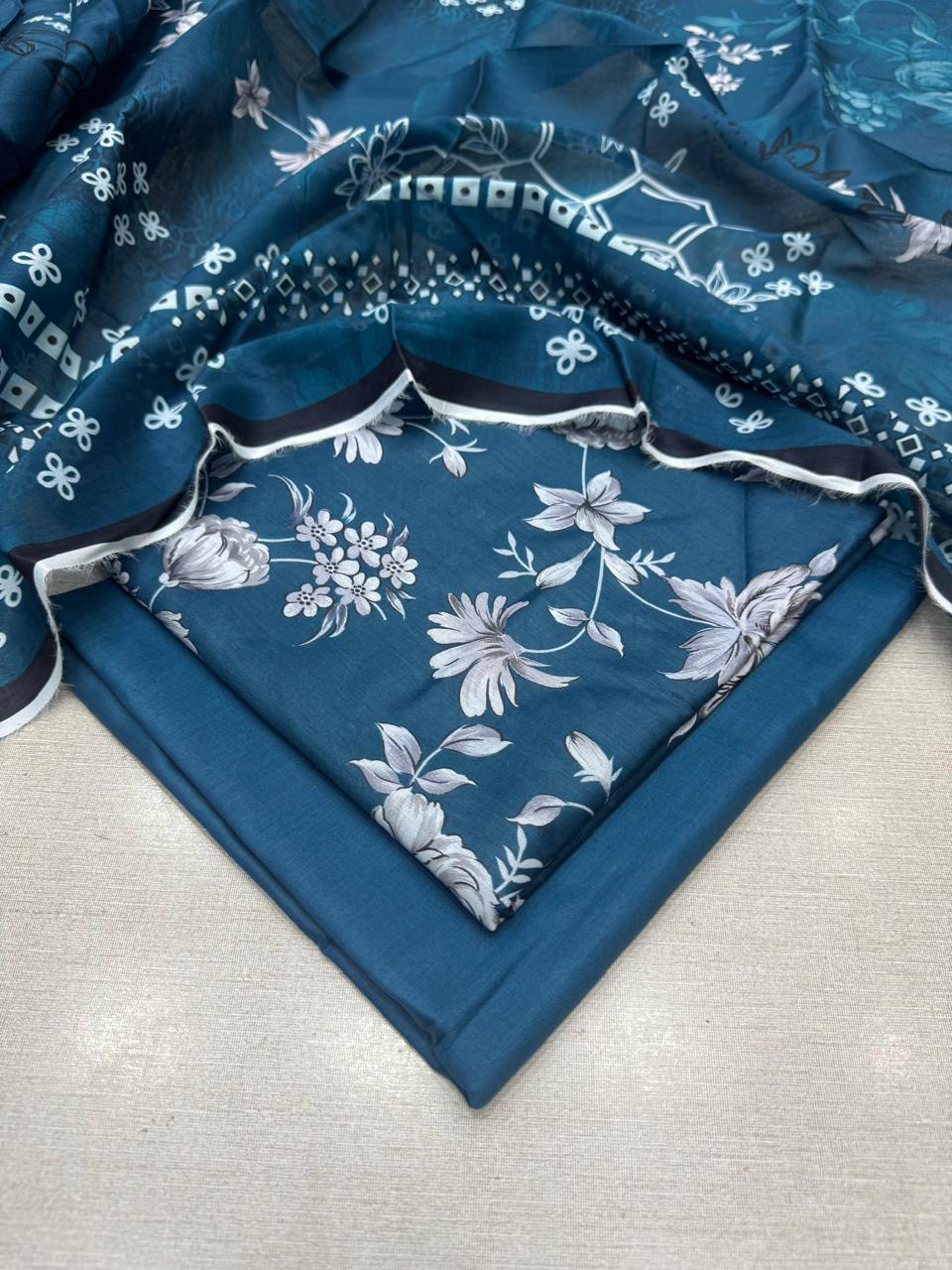 3Pc Digital Printed Lawn Unstitched Suit 29