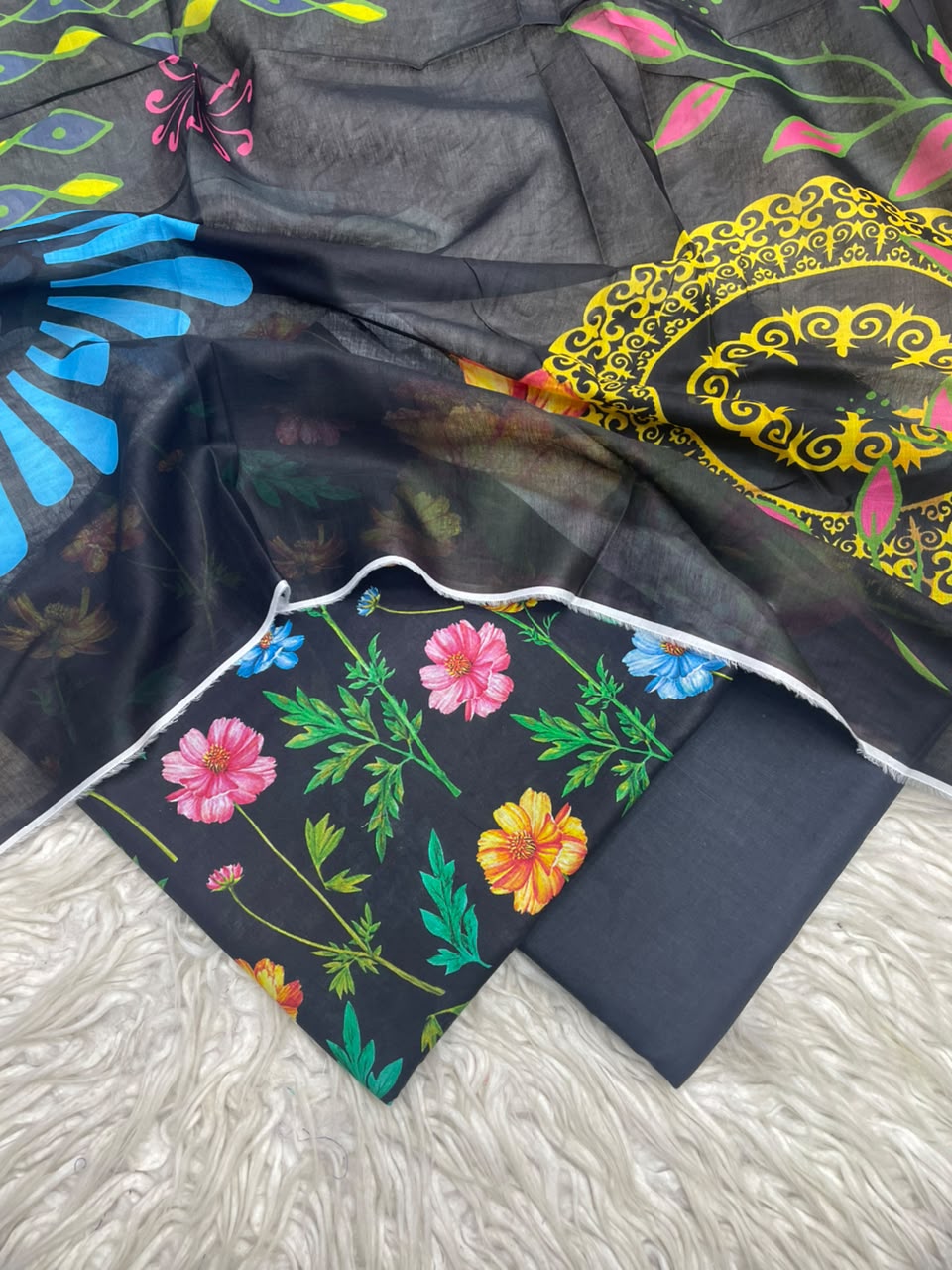 3Pc Lawn Digital Printed Unstitched Suit 15