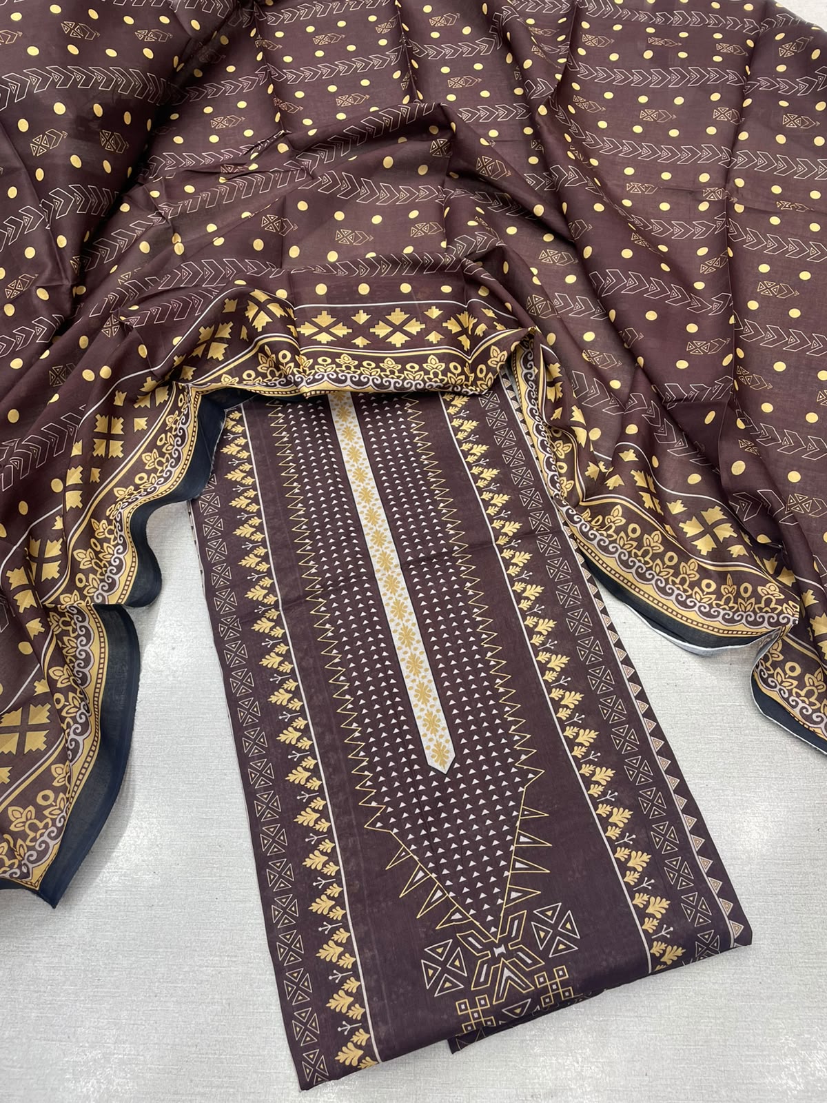 2Pc Lawn Kameez & Dupatta Unstitched Suit 2010