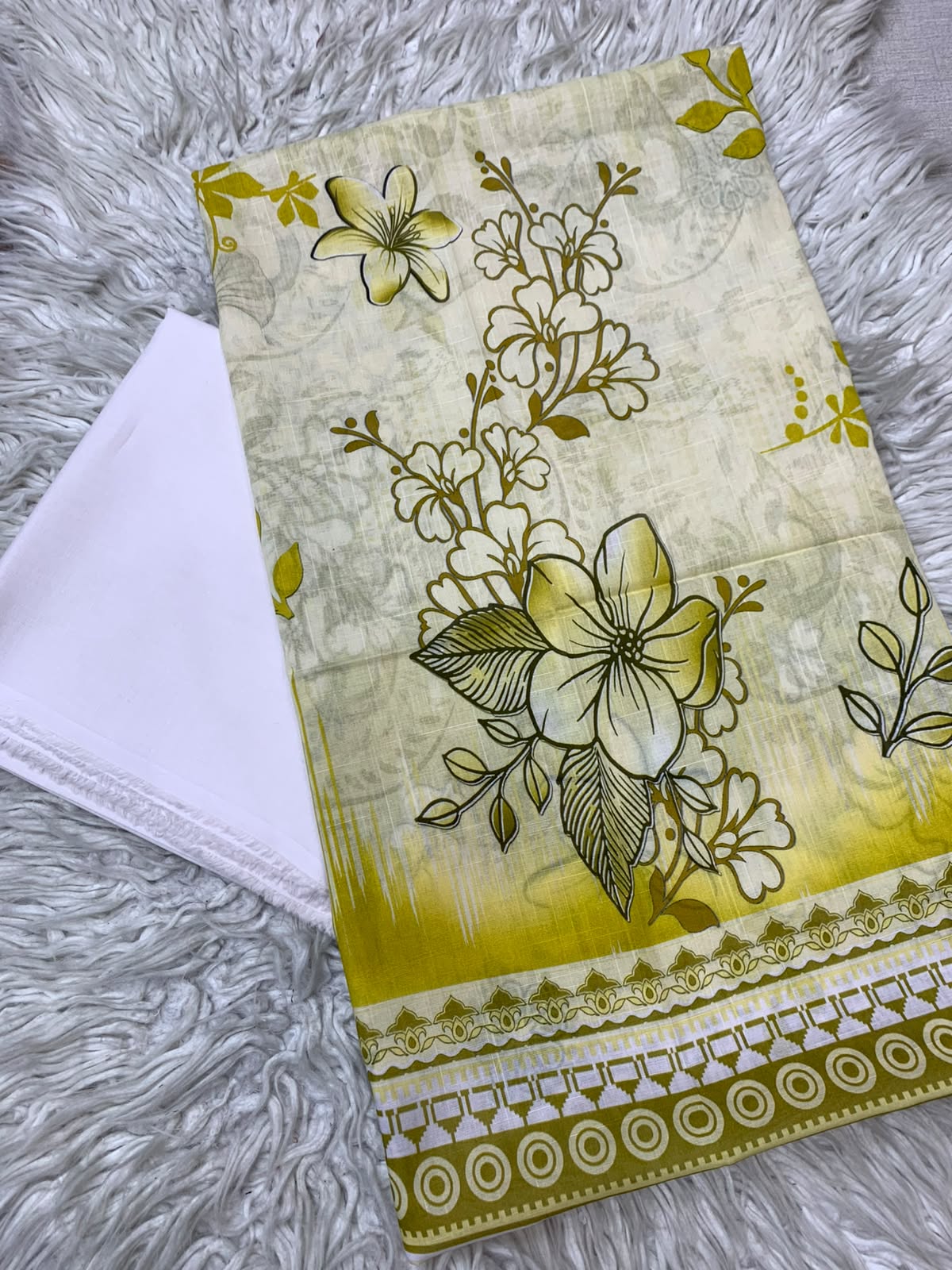 2Pc Printed Lawn Unstitched Suit 550