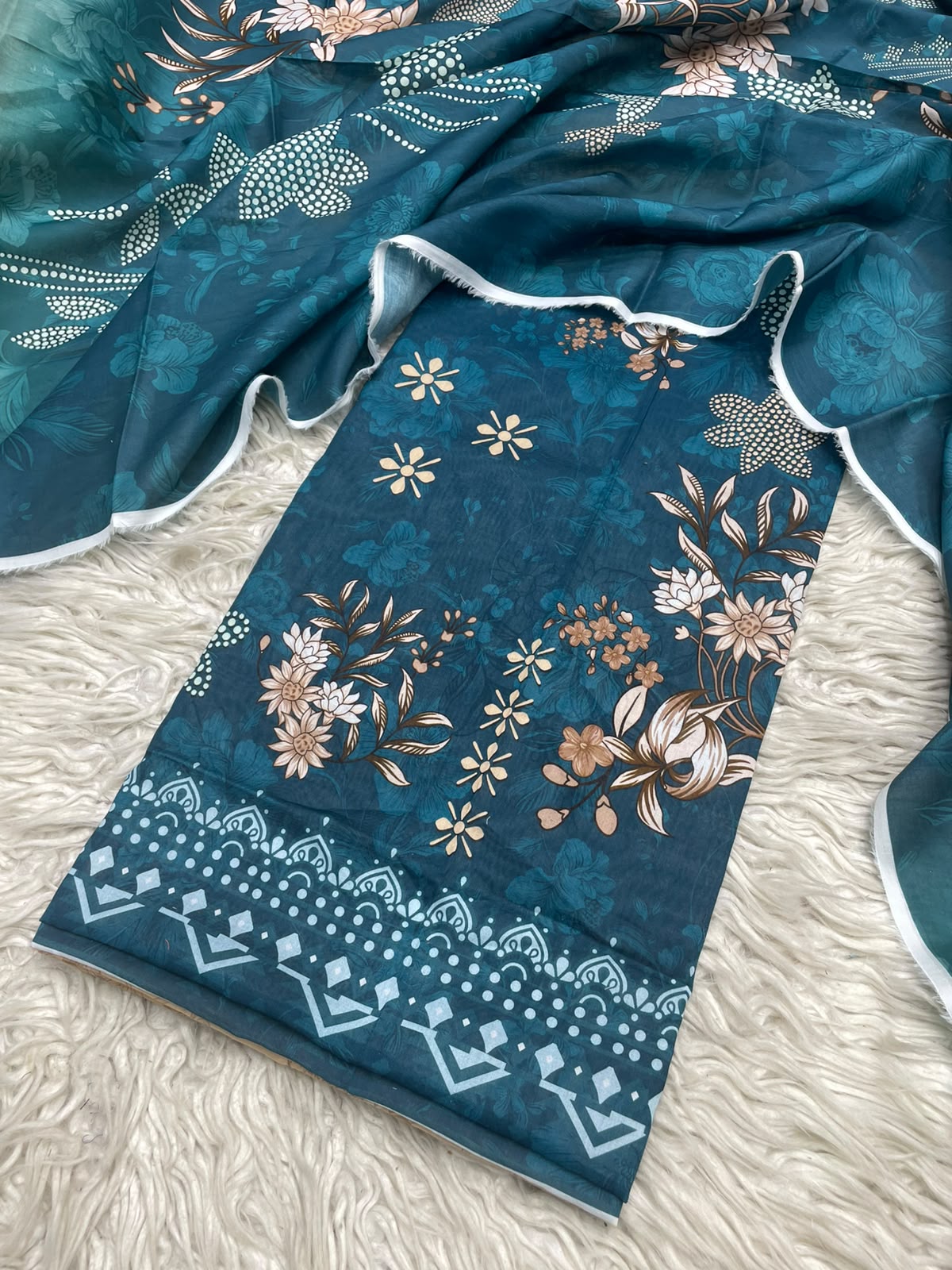 2Pc Printed Lawn Kameez & Dupatta 525