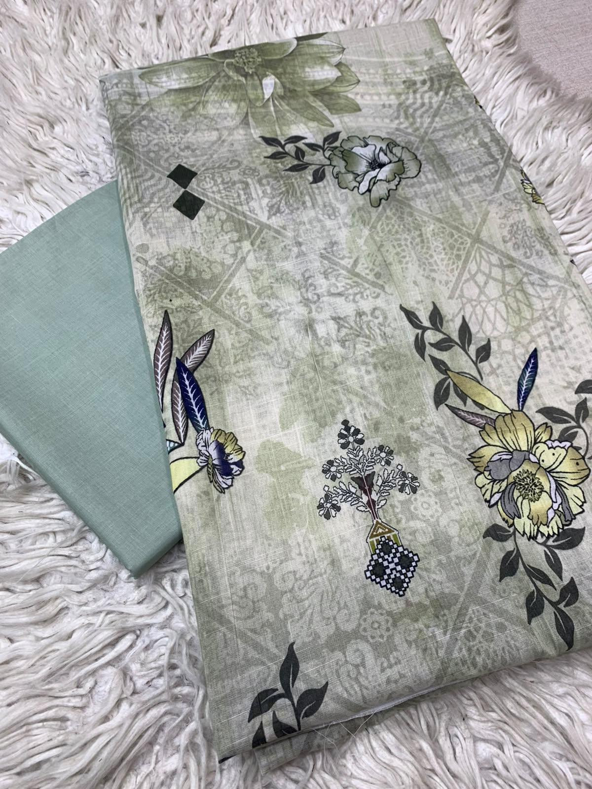 2Pc Printed Lawn Unstitched Suit 550