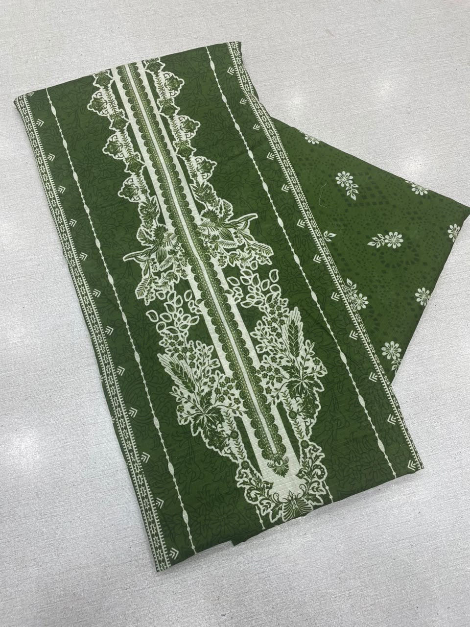 2Pc Bana Doria Lawn Kameez & Trouser 579