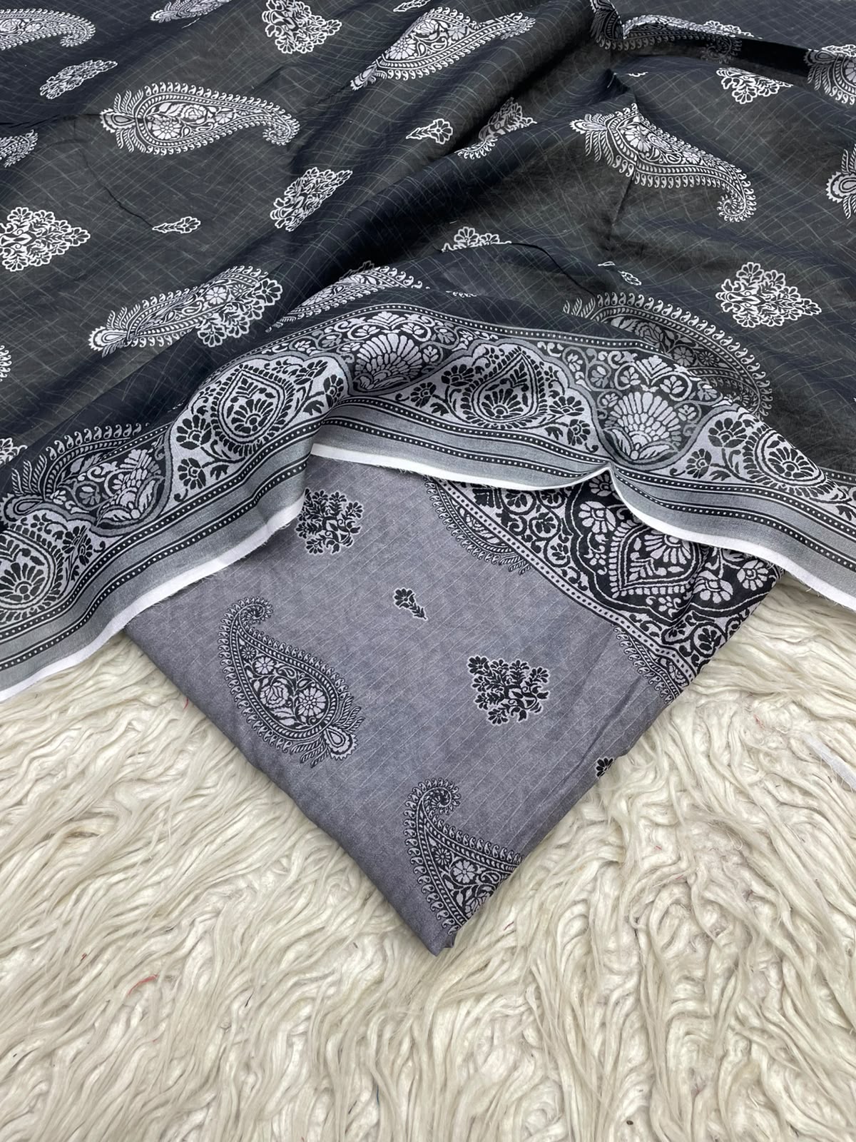 2Pc Printed Lawn Kameez & Dupatta 32