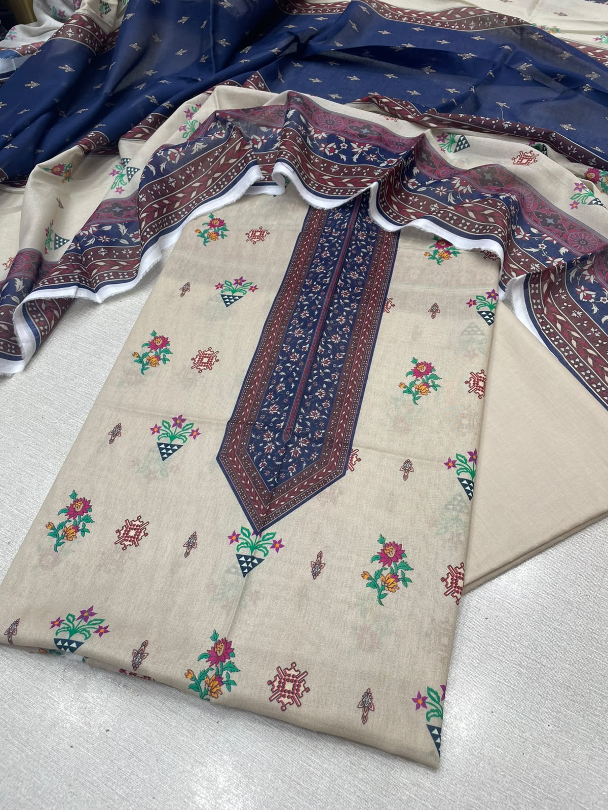 3Pc Lawn Digital Printed Unstitched Suit 48260