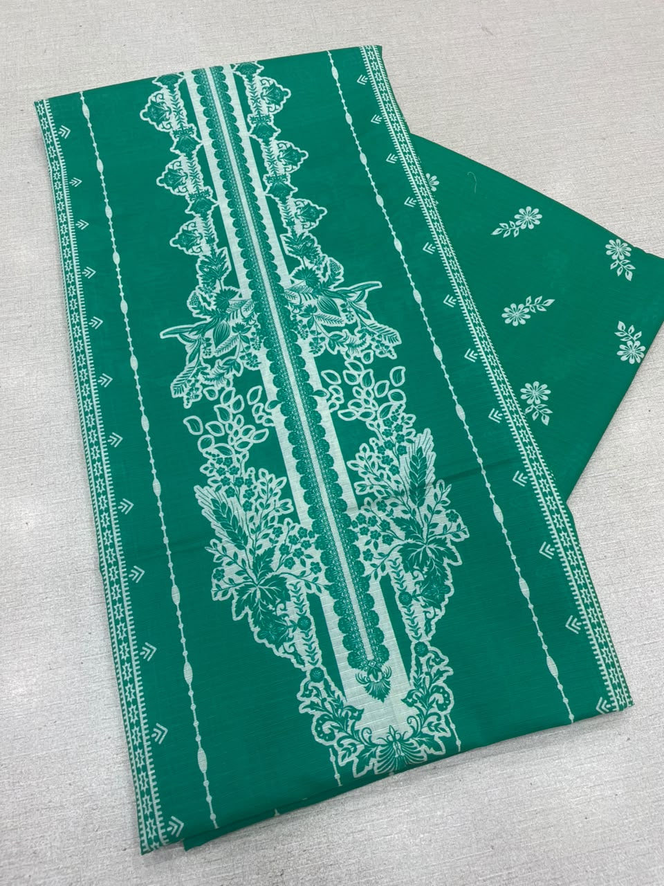 2Pc Bana Doria Lawn Kameez & Trouser 579