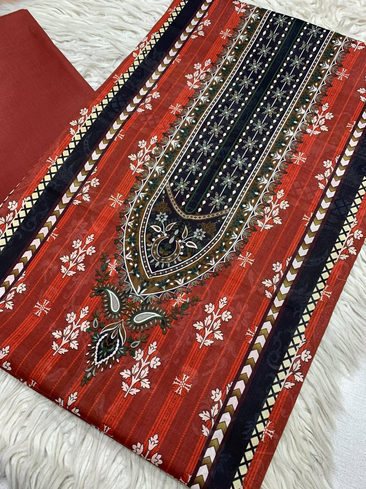 2Pc Printed Lawn Unstitched Suit 68