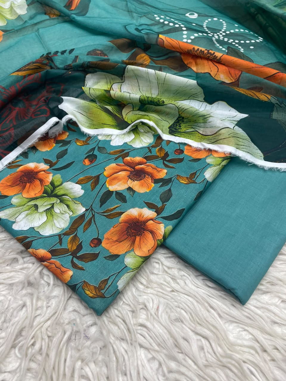 3Pc Lawn Digital Printed Unstitched Suit 15