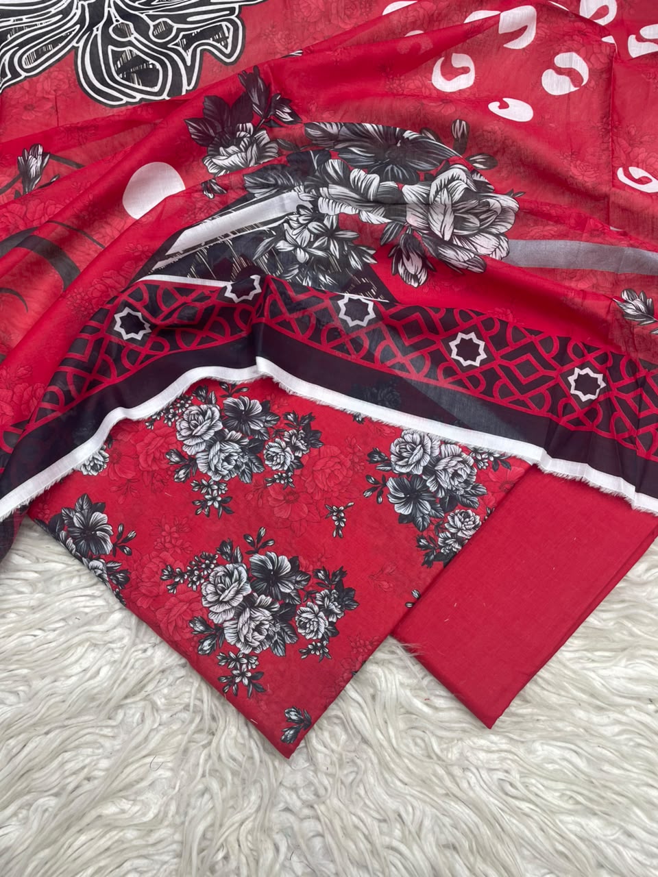 3Pc Lawn Digital Printed Unstitched Suit 15